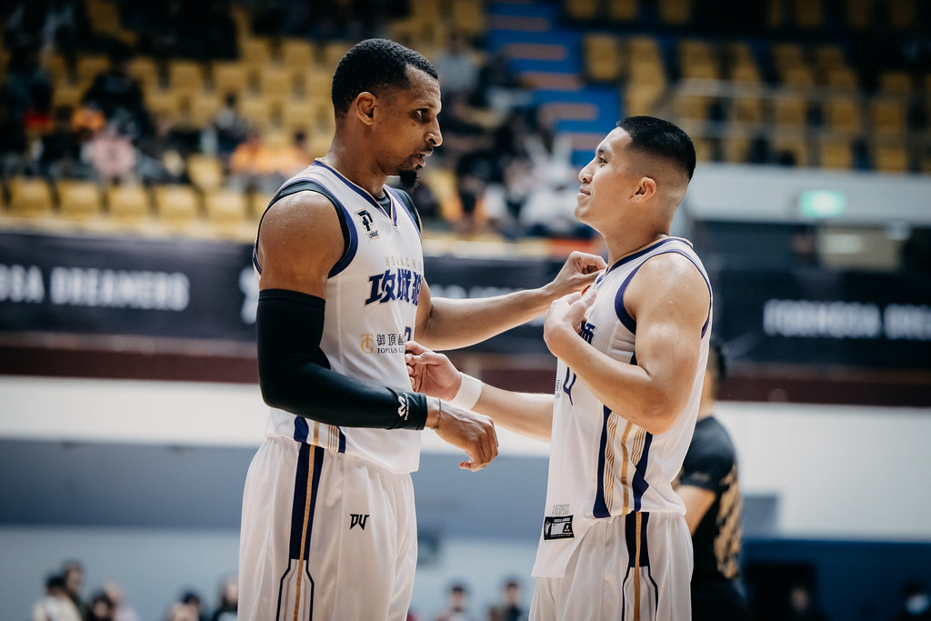 攻城獅4人繳雙十　龍頭夢想家遭扳倒無緣11連勝