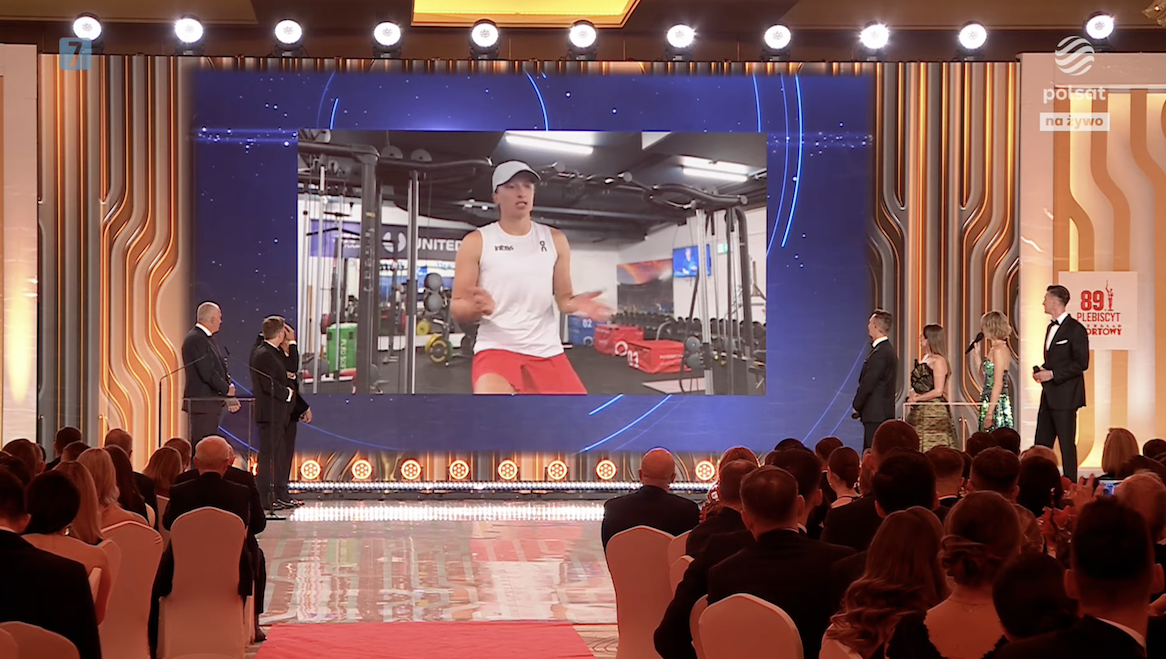 Swiatek獲波蘭年度最佳運動員　視訊頒獎正在健身