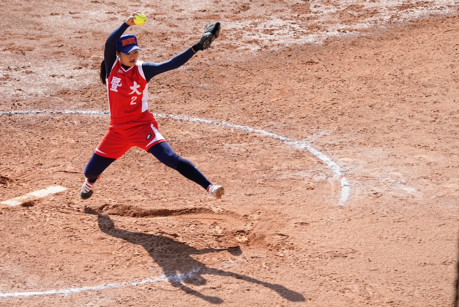 大專女壘》柯夏愛完封、葉貴萍長打猛打　暨大完勝北市大