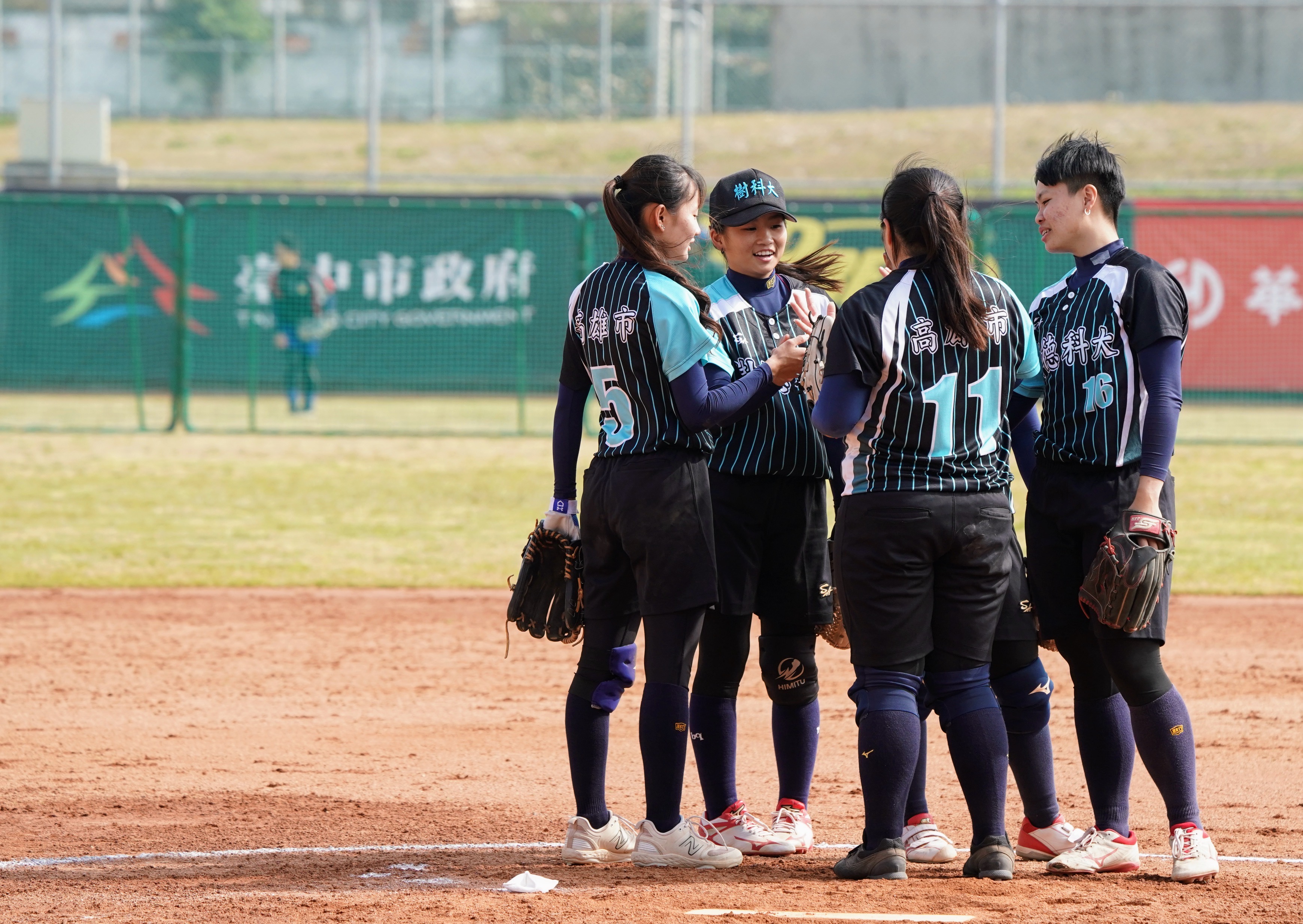 大專女壘》手球亞青國手吳昕昀享受壘球樂趣　最愛打擊