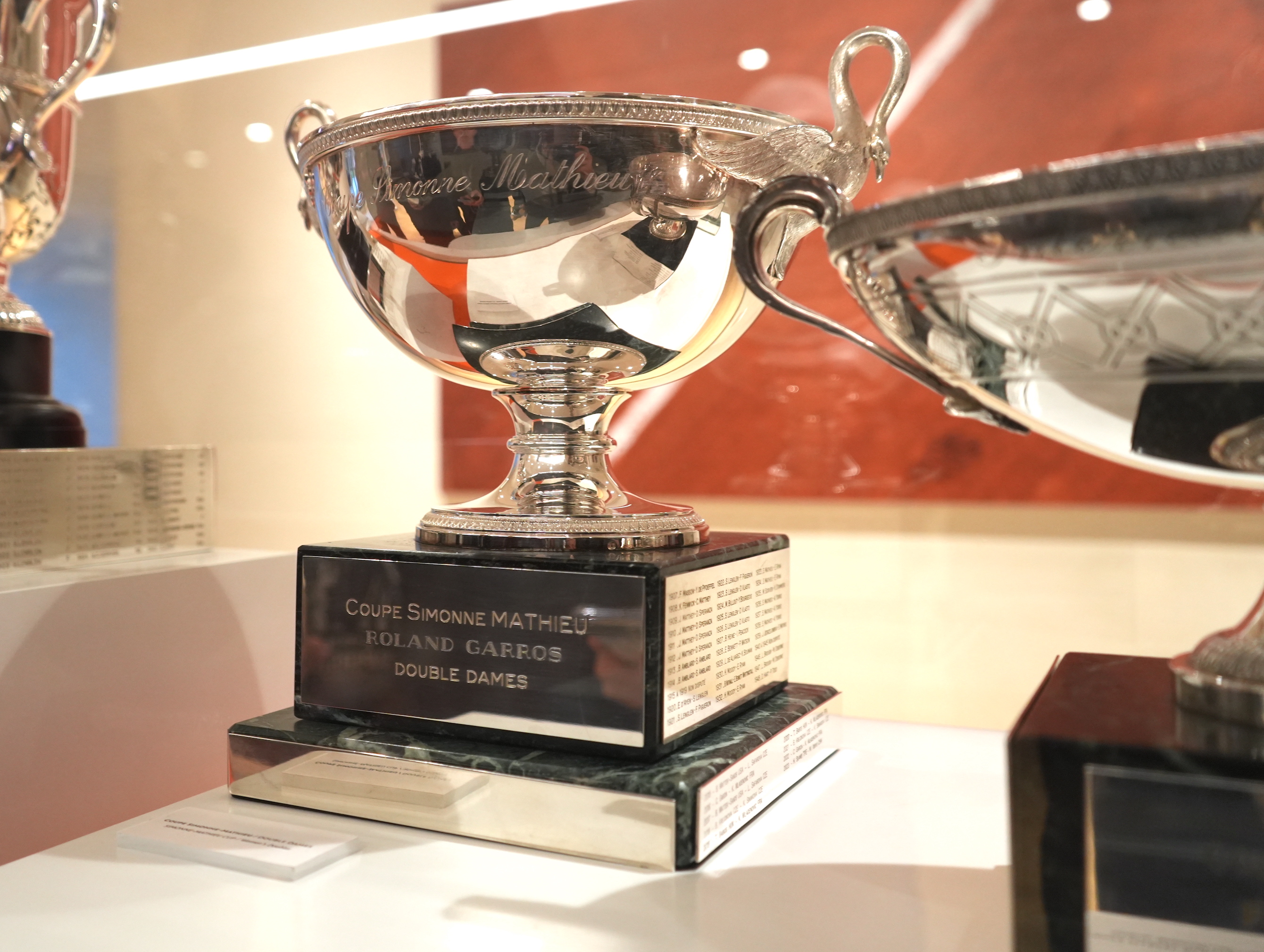 巴黎奧運》直擊法網場地　女雙獎盃上有謝淑薇名字台灣之光