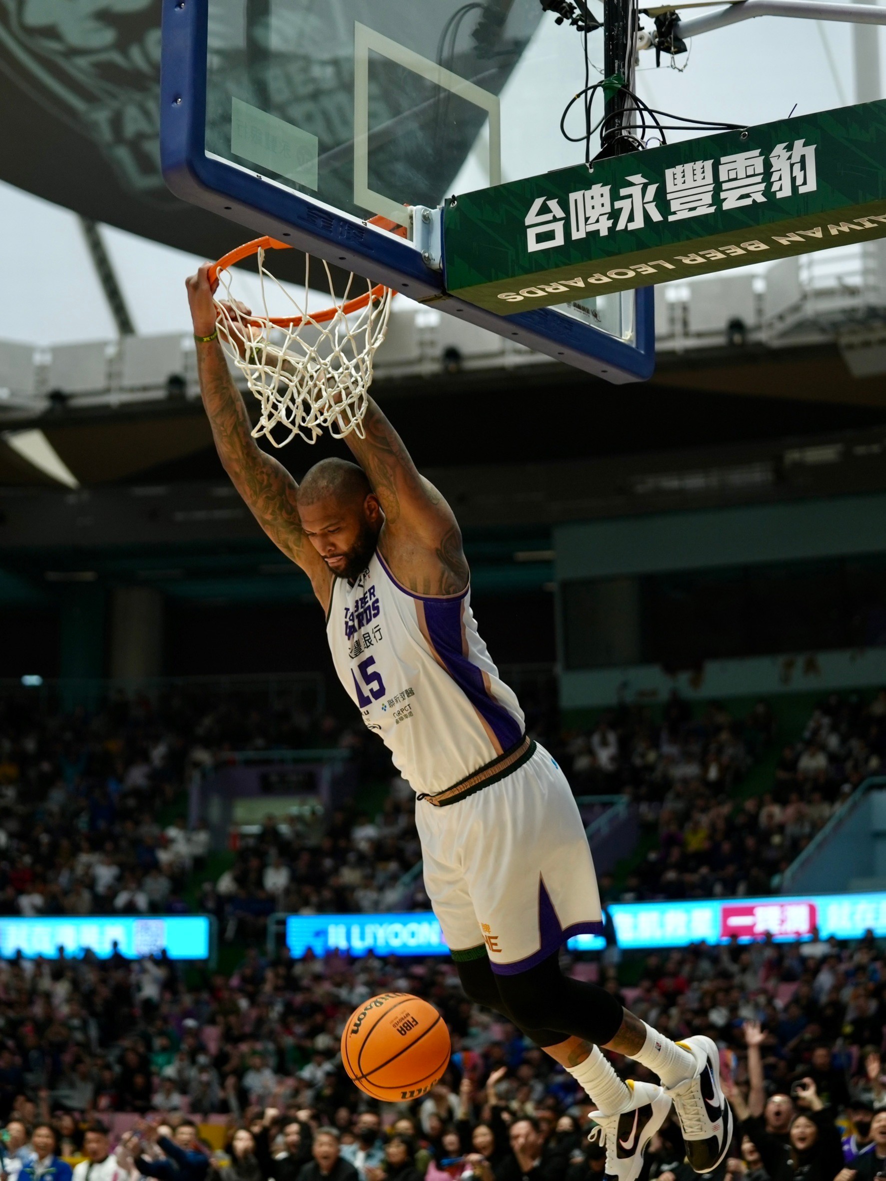 卡森斯首秀拿13分10籃板　雲豹大勝29分