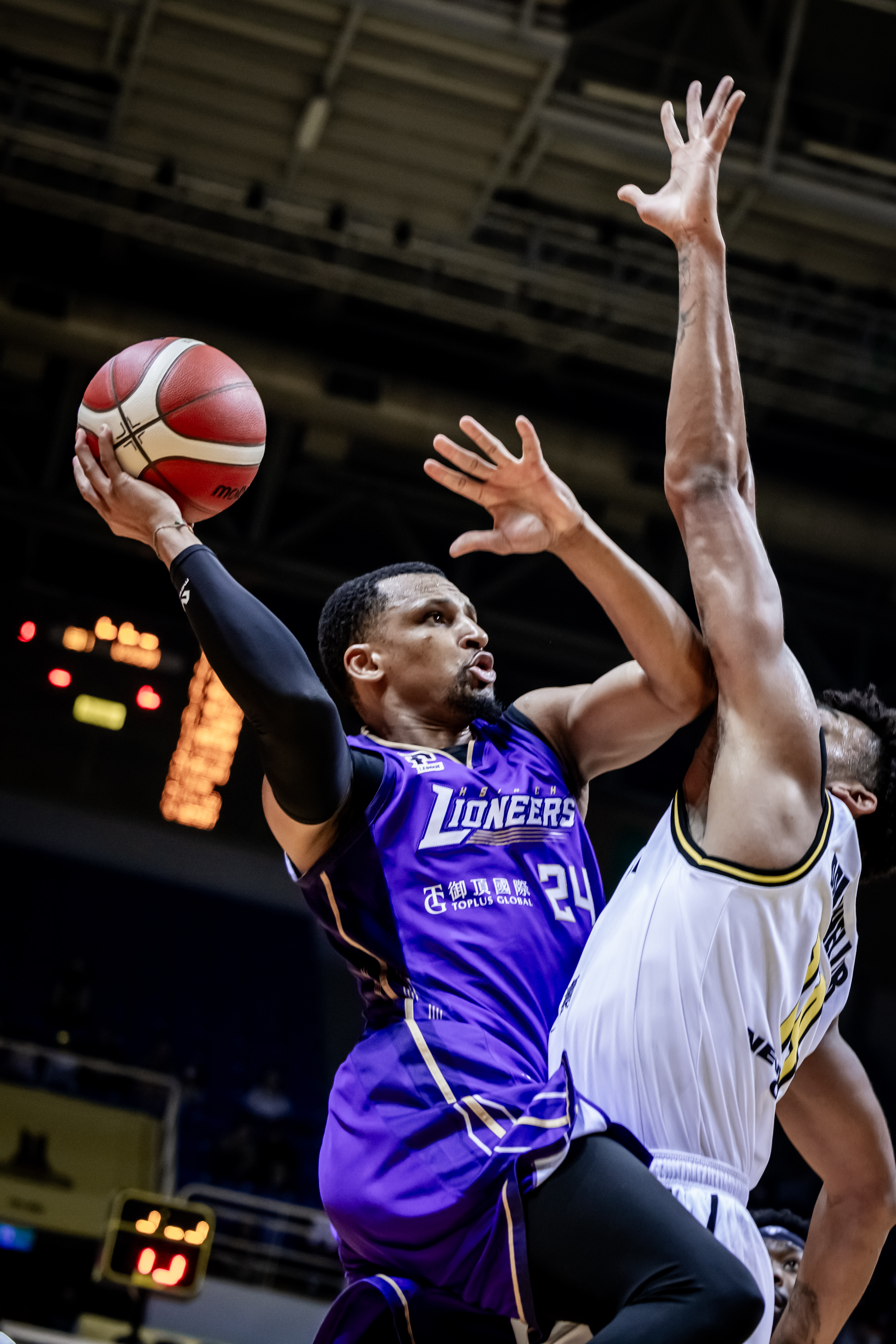 PLG》牧倫斯賽後爆衝突　艾夫伯：他不滿就出來幫球隊贏球