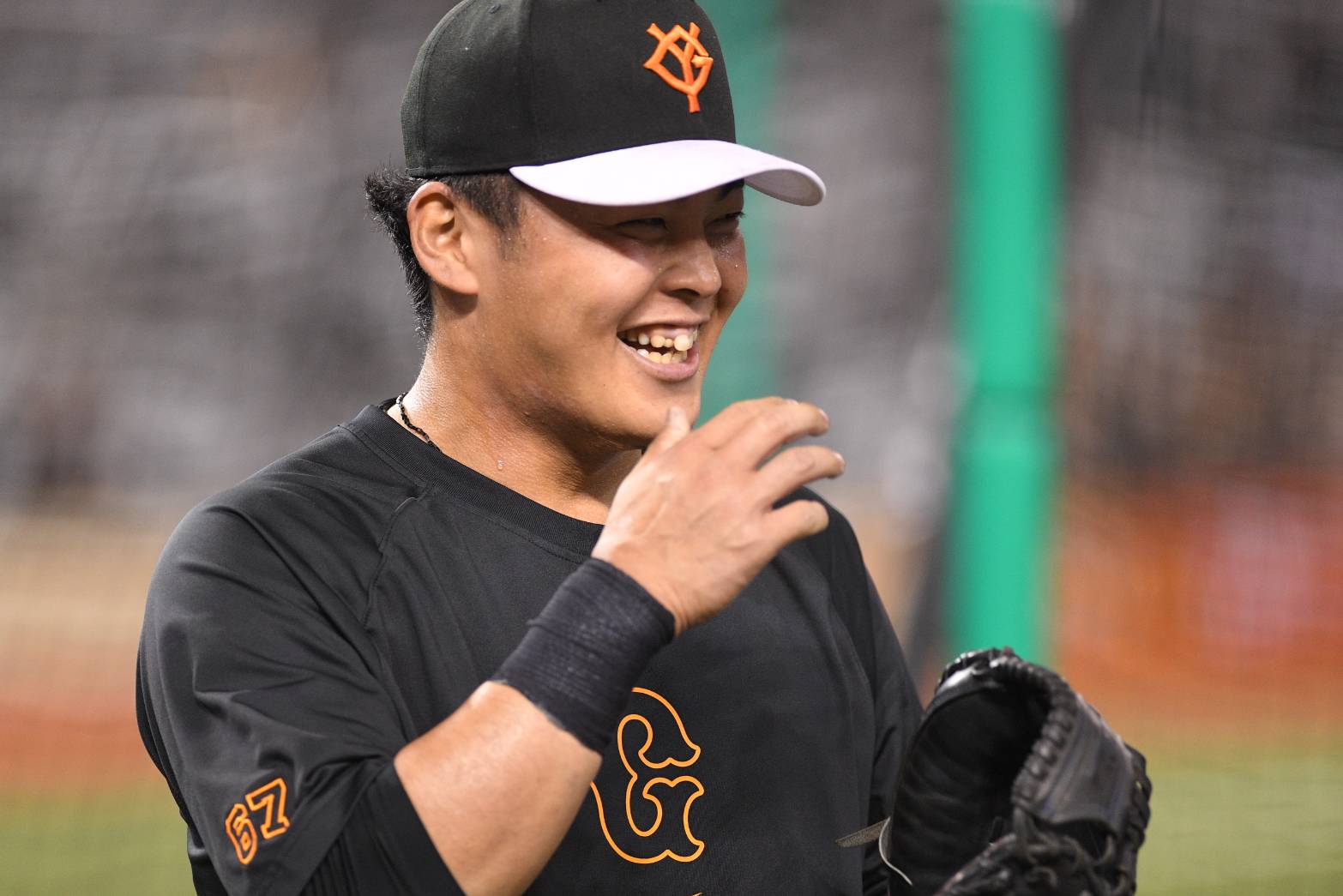 巨人90》跪地傳二壘加農砲意外在台灣成話題　山瀨慎之助認為大巨蛋有火腿新球場水準