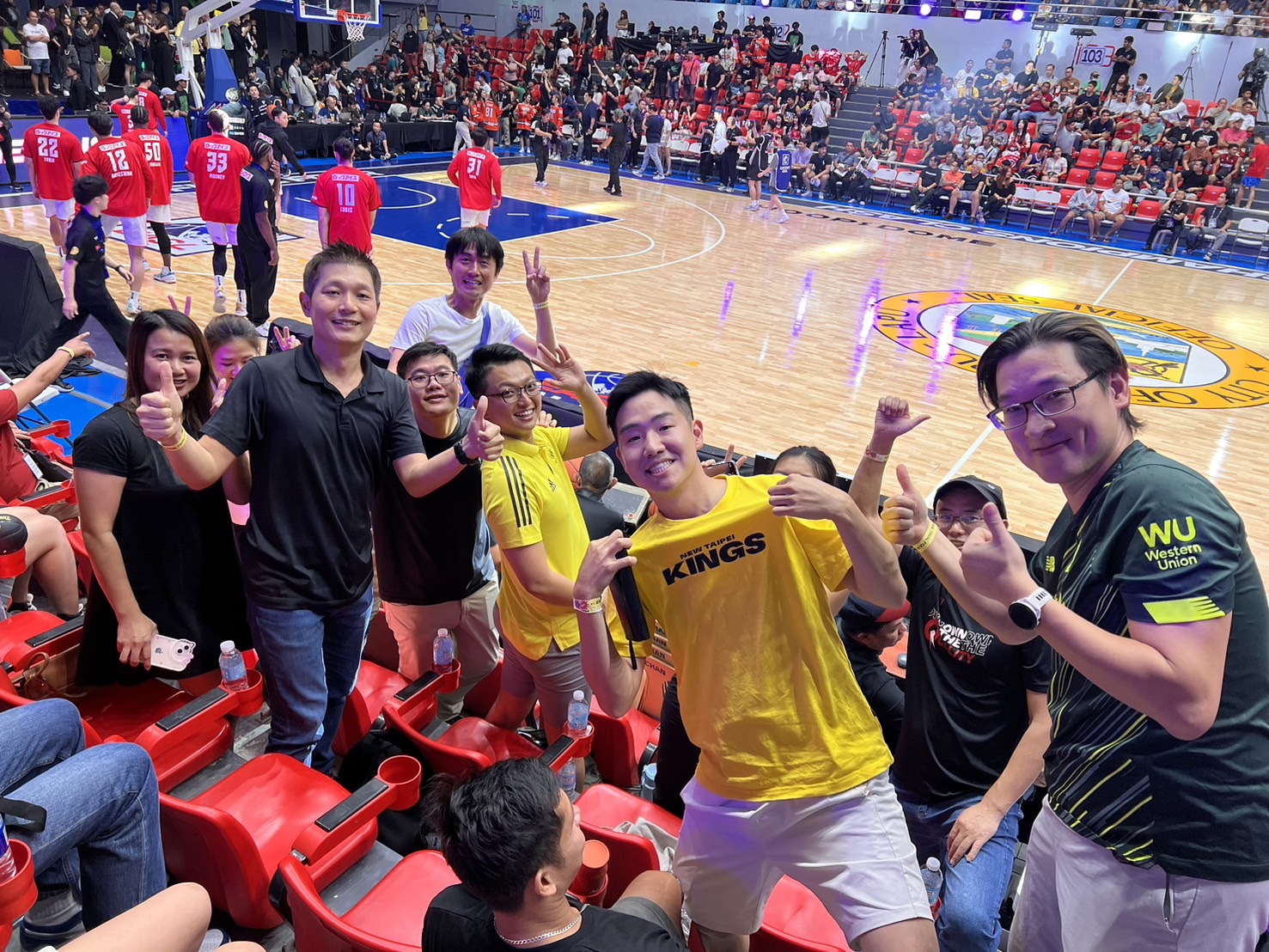 東超4強》組團為國王加油　林書豪沒打球迷扼腕