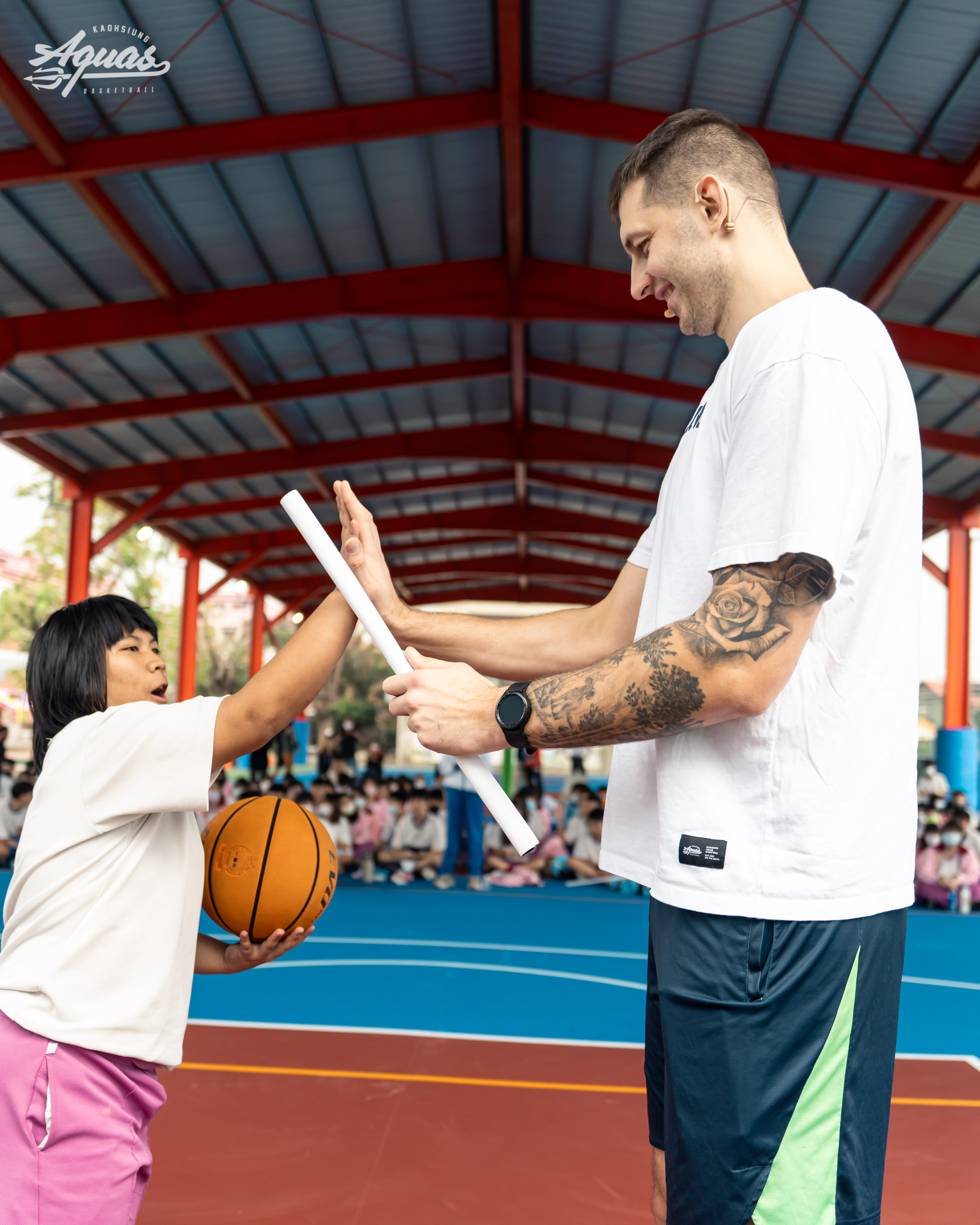 T1》海神走進校園　庫薩斯獻爆扣、唐維傑見昔日恩師