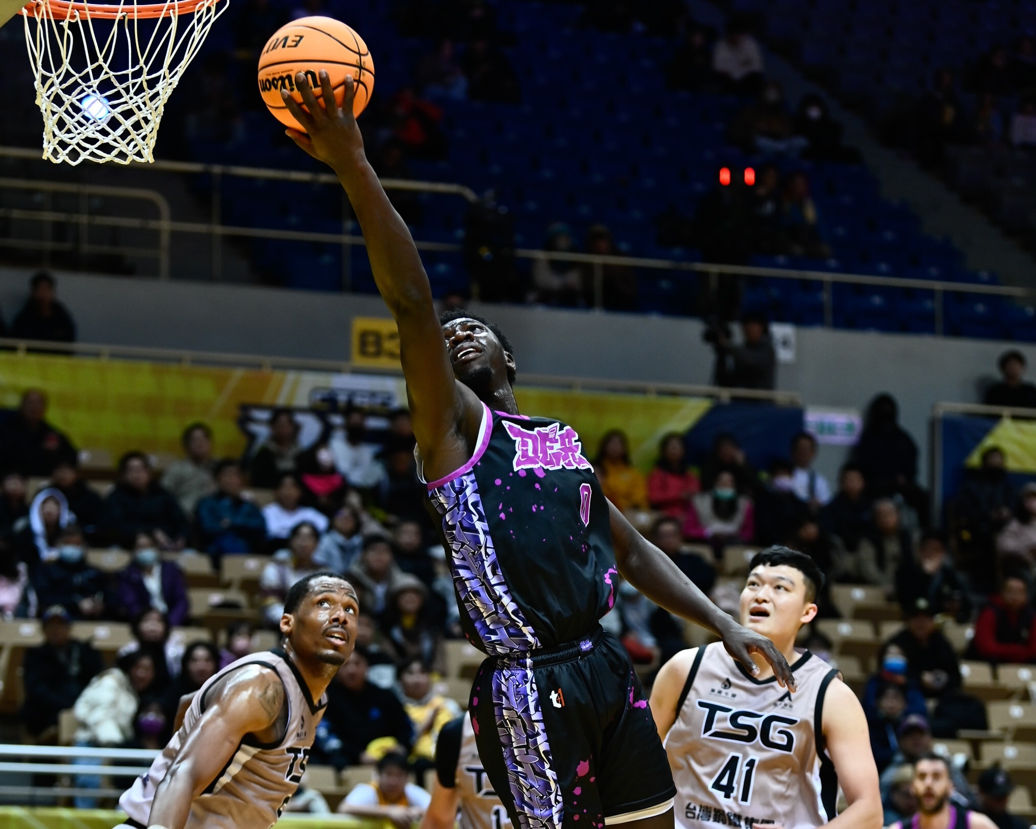 T1》阿巴西砍本季新高40分　特攻對獵鷹跨季20連勝