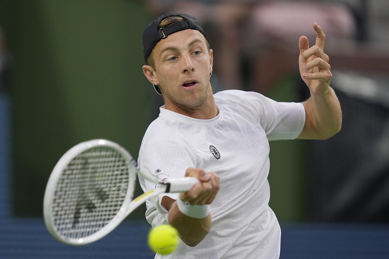 影》史上最狂？荷蘭網球一哥印地安泉出局後怒砸球拍引議