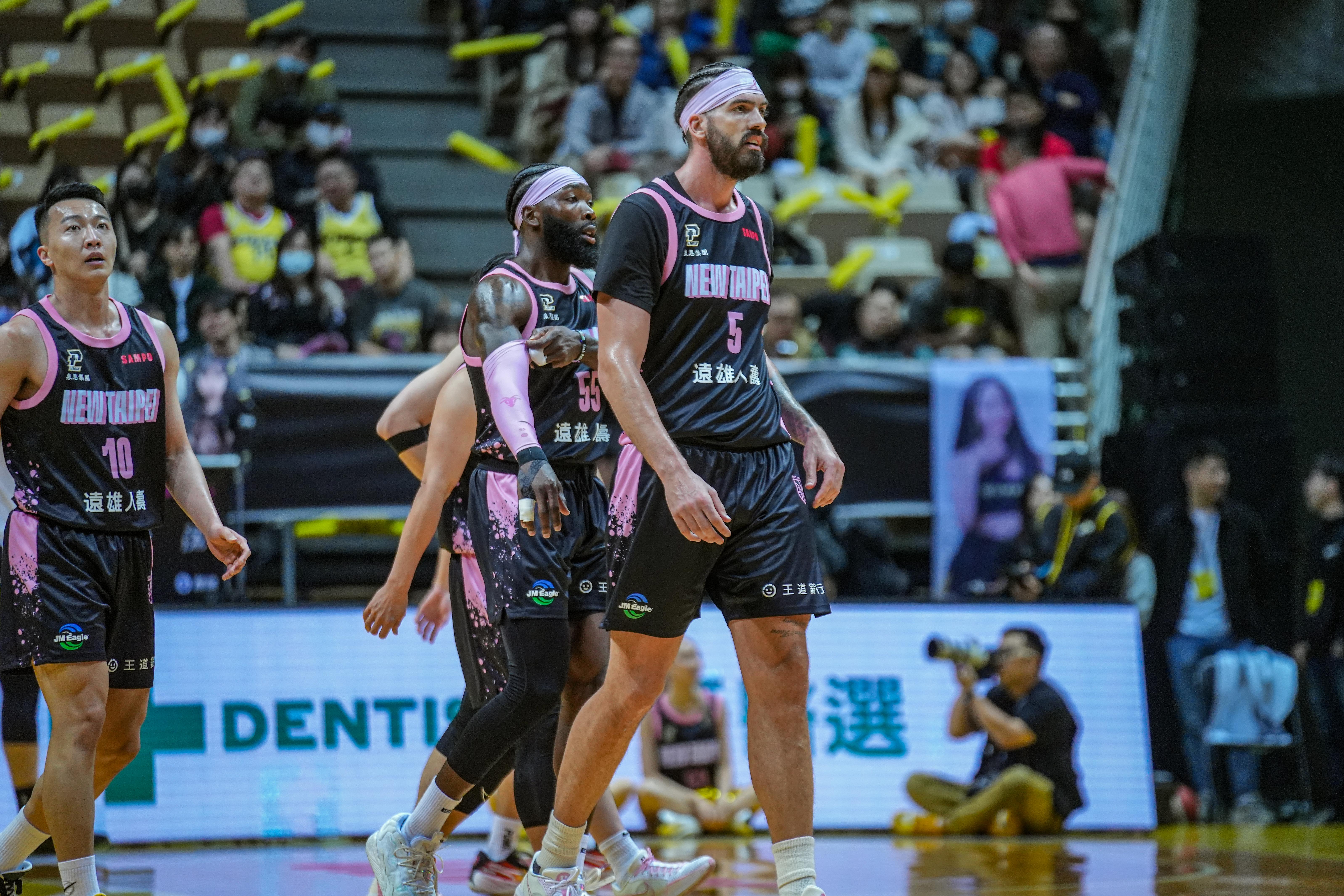 PLG》牧倫斯又暴怒！　與楊敬敏吵架脫球衣不打了