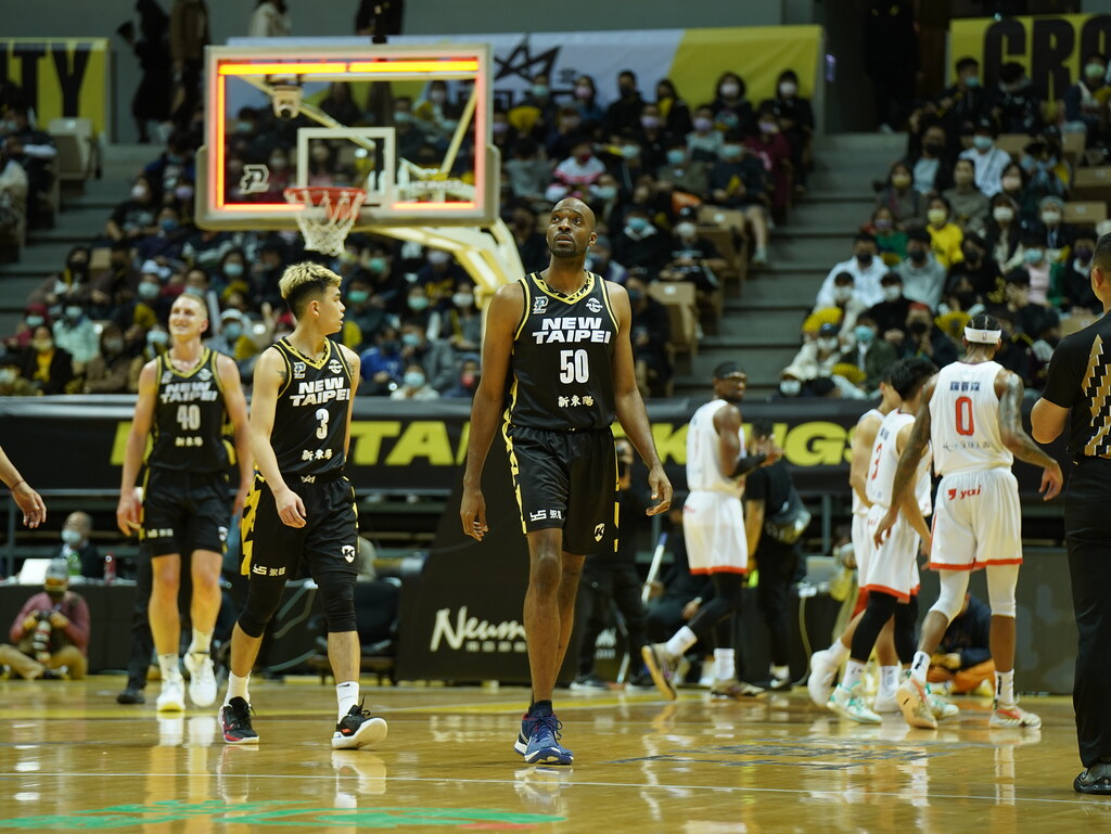 PLG》首度針對家暴案說明　戴維斯保持沉默是為保護小孩