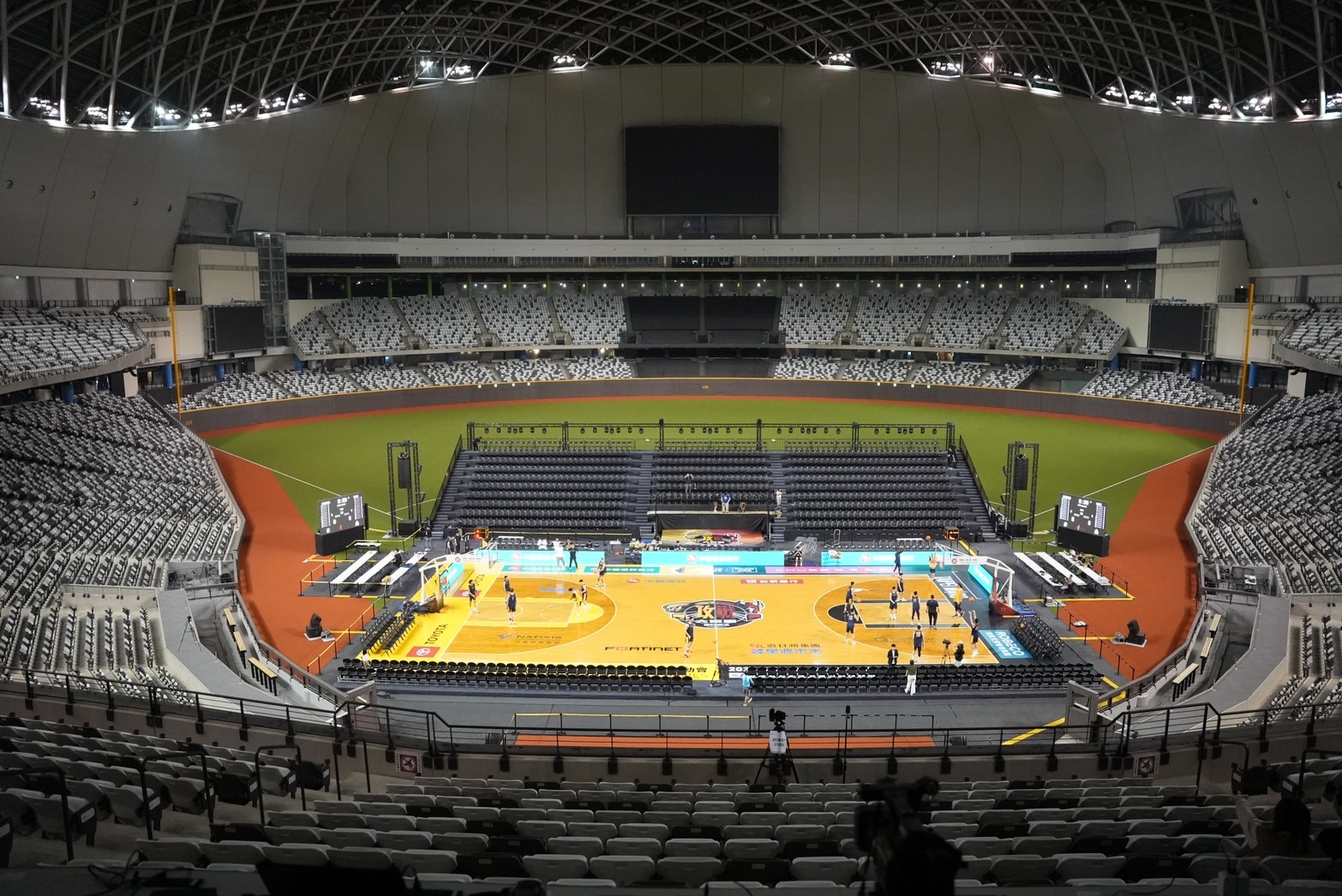 T1》大巨蛋燈光刺眼？　球員看法都不同