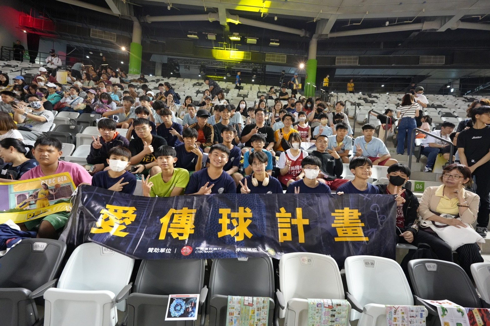 T1》中信「愛傳球」開箱大巨蛋　獲邀孩子們嗨翻天直呼：像看NBA！