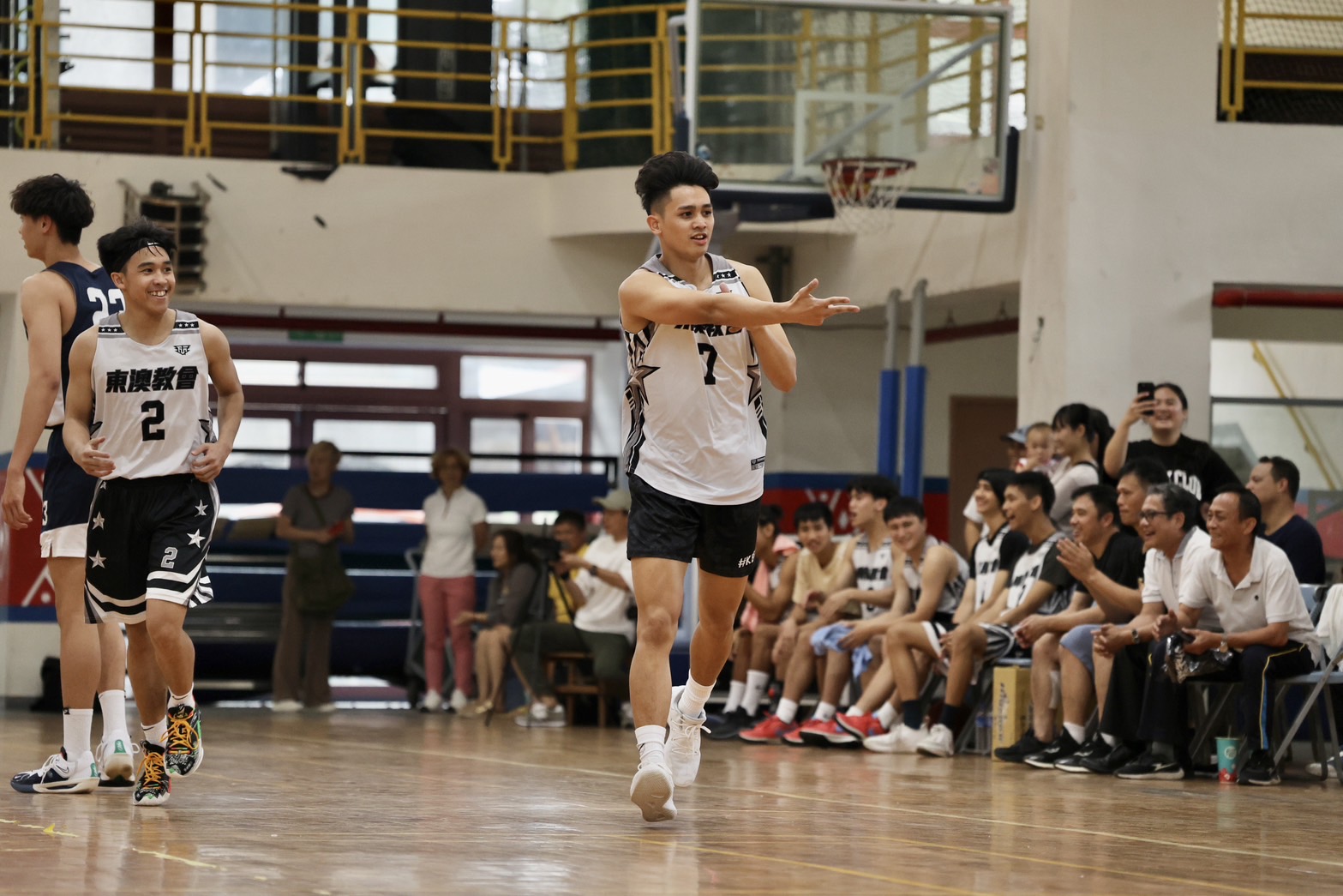 UBA》政大赴南澳辦公益籃球營　游艾喆、波波卡受歡迎