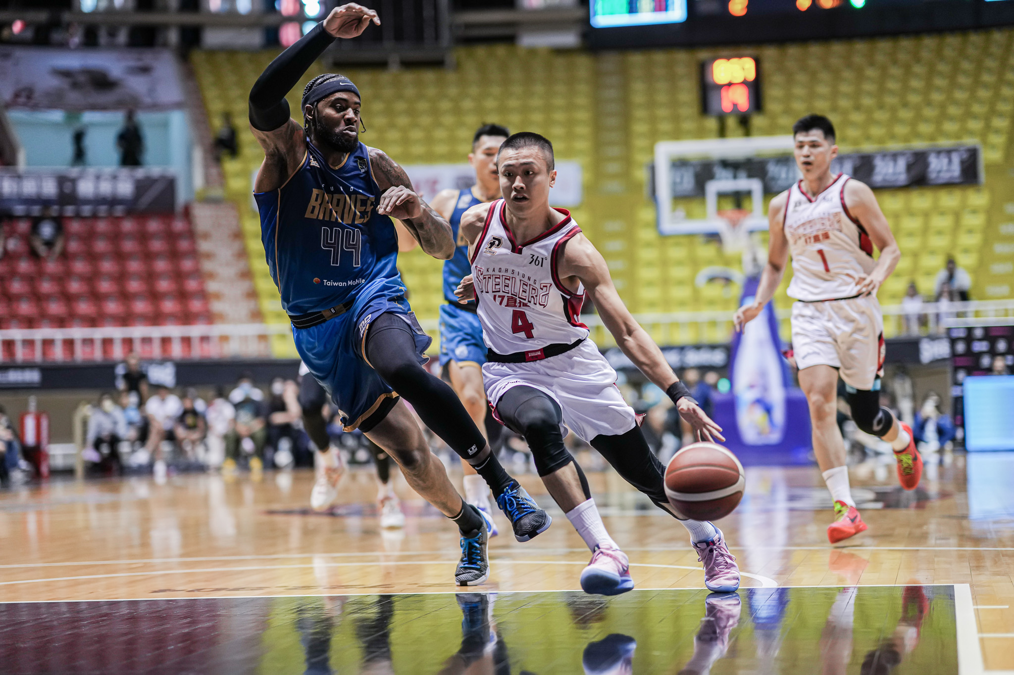 PLG》洋將傷兵困擾　鋼鐵人幾乎全本土不敵勇士