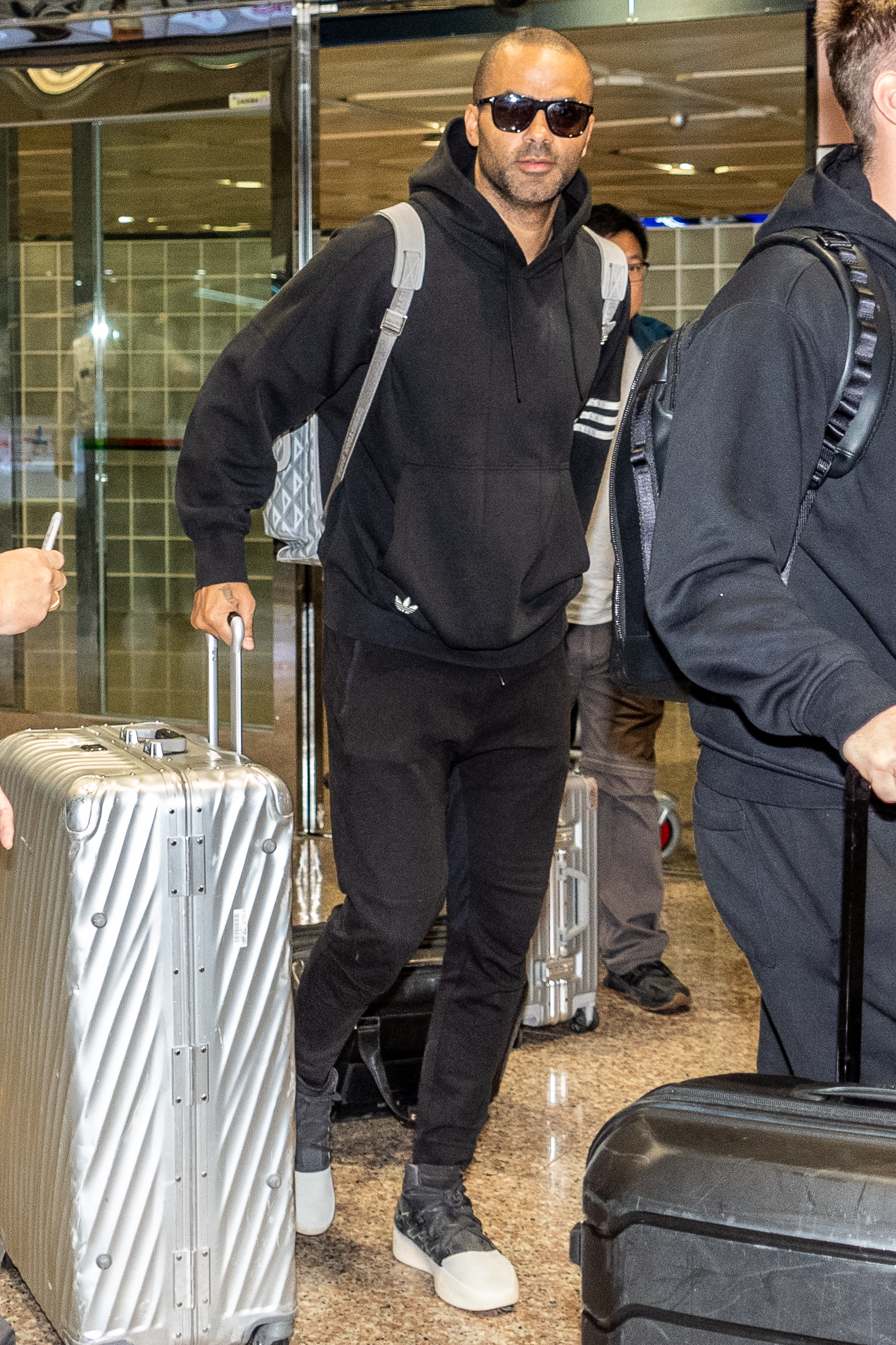 NBA》傳奇球星Parker與Wilkins抵台　親切簽名來者不拒