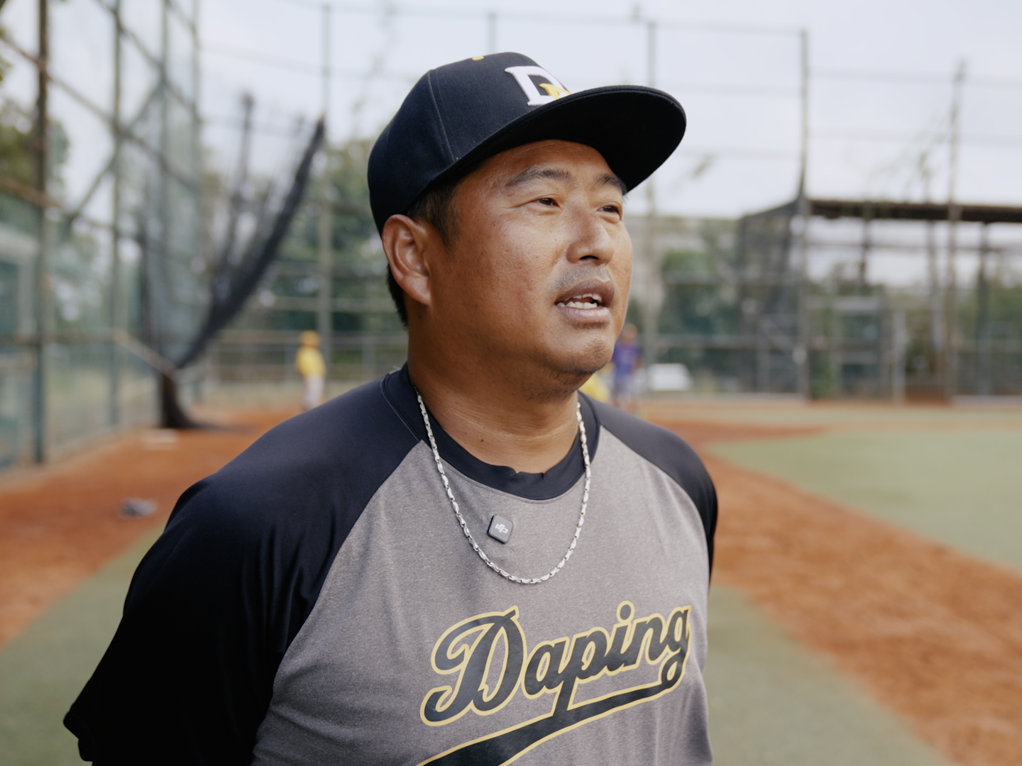 大平少棒3》尤建程為找球員不怕被誤認是「怪叔叔」   海邊、小7看到小孩就問「要不要打棒球？」