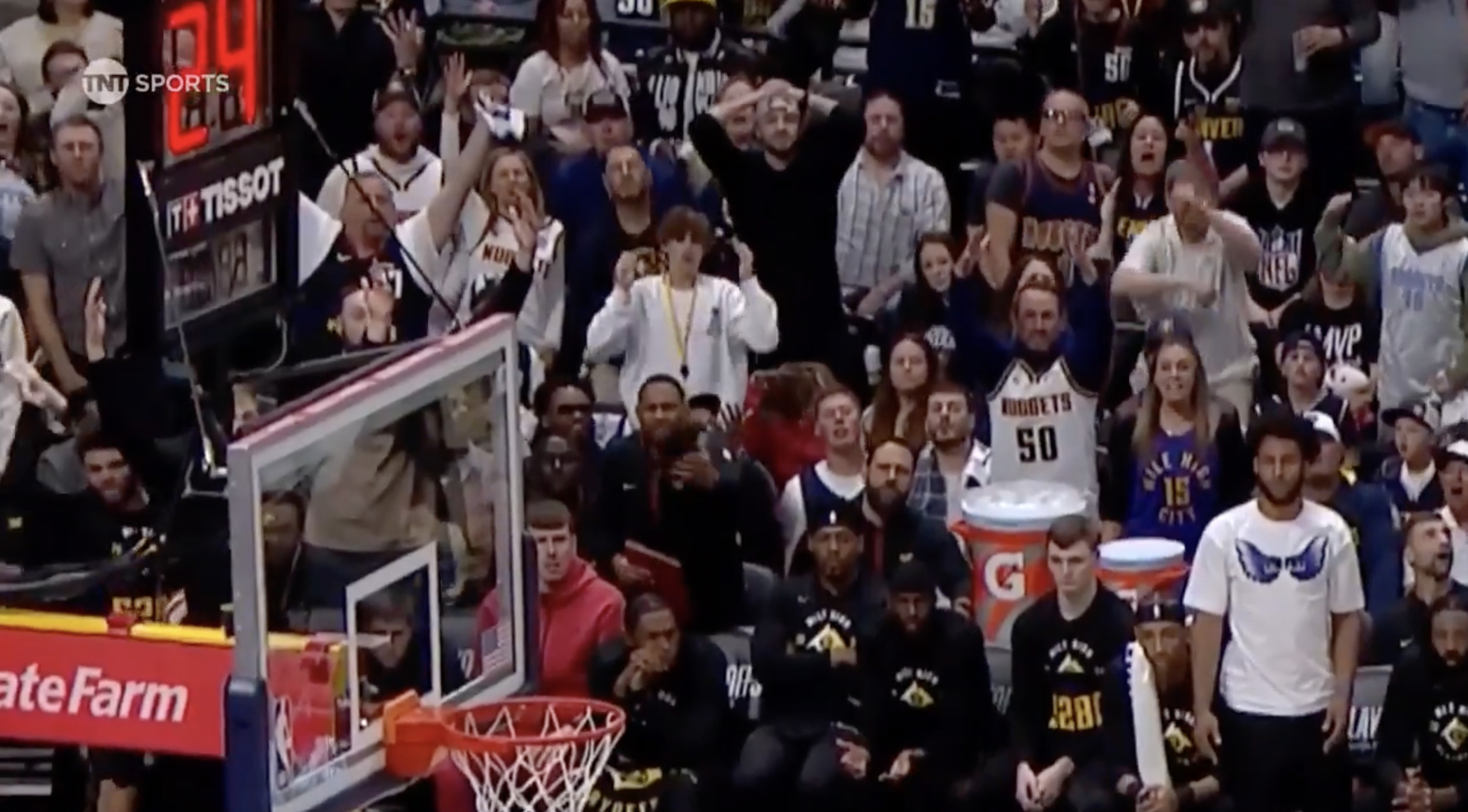 NBA》Murray輸到丟熱敷袋到場中　賽後也沒受訪（有影片）