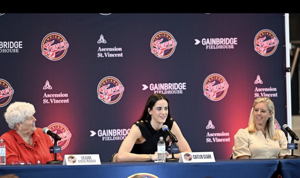 WNBA》記者會上對女球星Caitlin Clark比愛心　專欄作家停職（有影片）