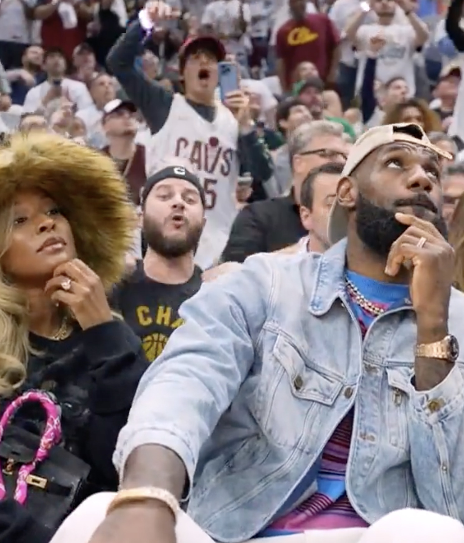 NBA》LeBron James觀戰騎士季後賽　引起回鍋話題