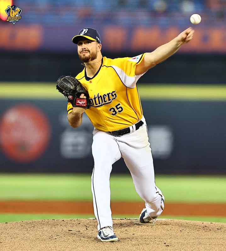 中信兄弟》韓職關注的左投艾士特好投關鍵　他加練卡特球