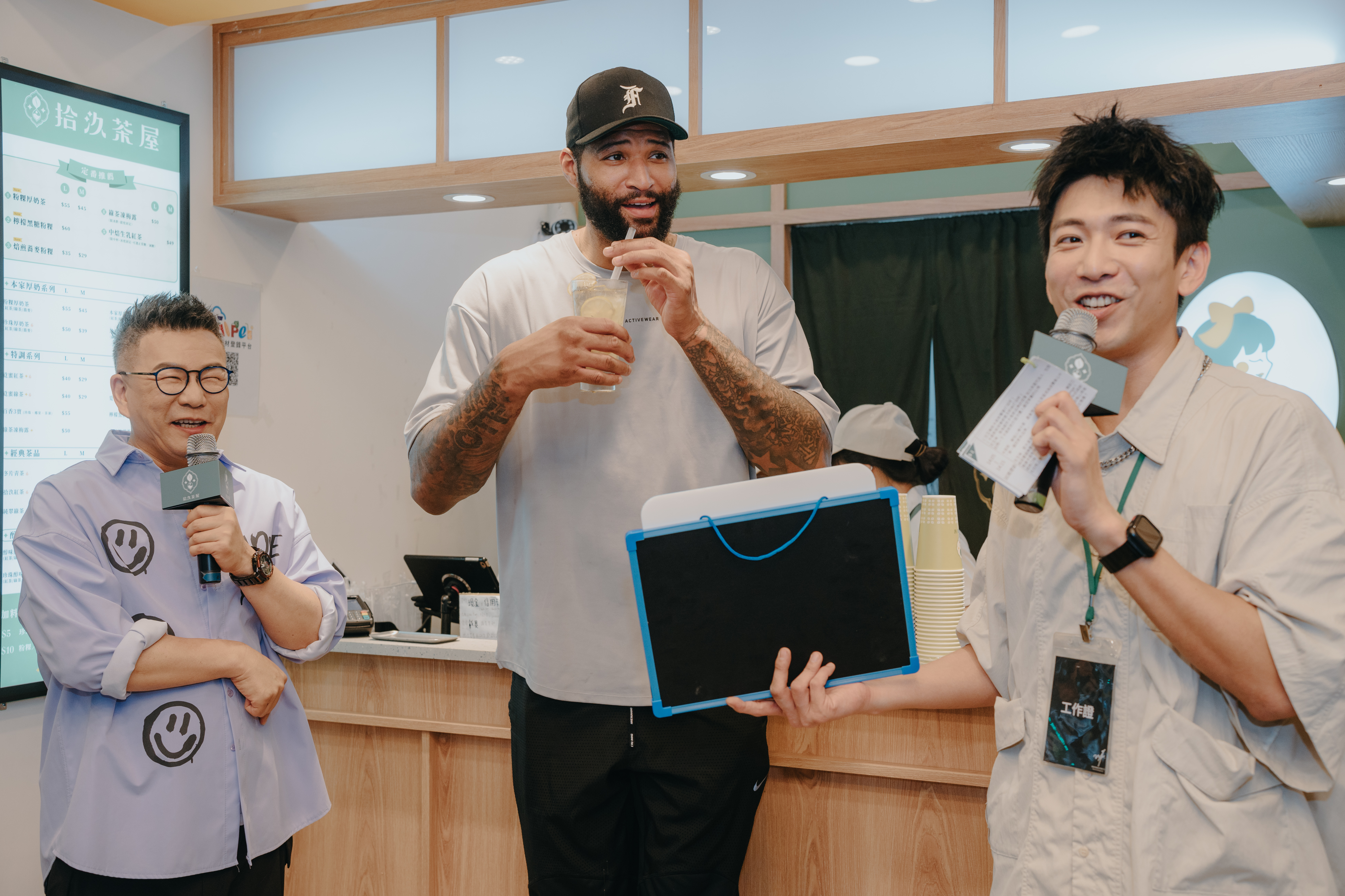 T1》卡森斯試喝飲料店新品　驚呼價格太划算