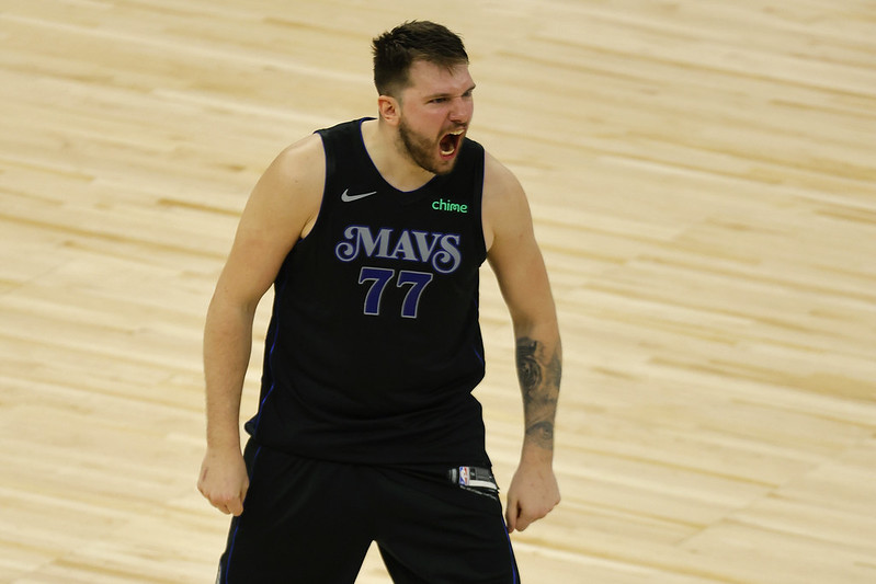 NBA》真傷or欺敵？　 獨行俠Dončić、Lively第5戰出賽存疑