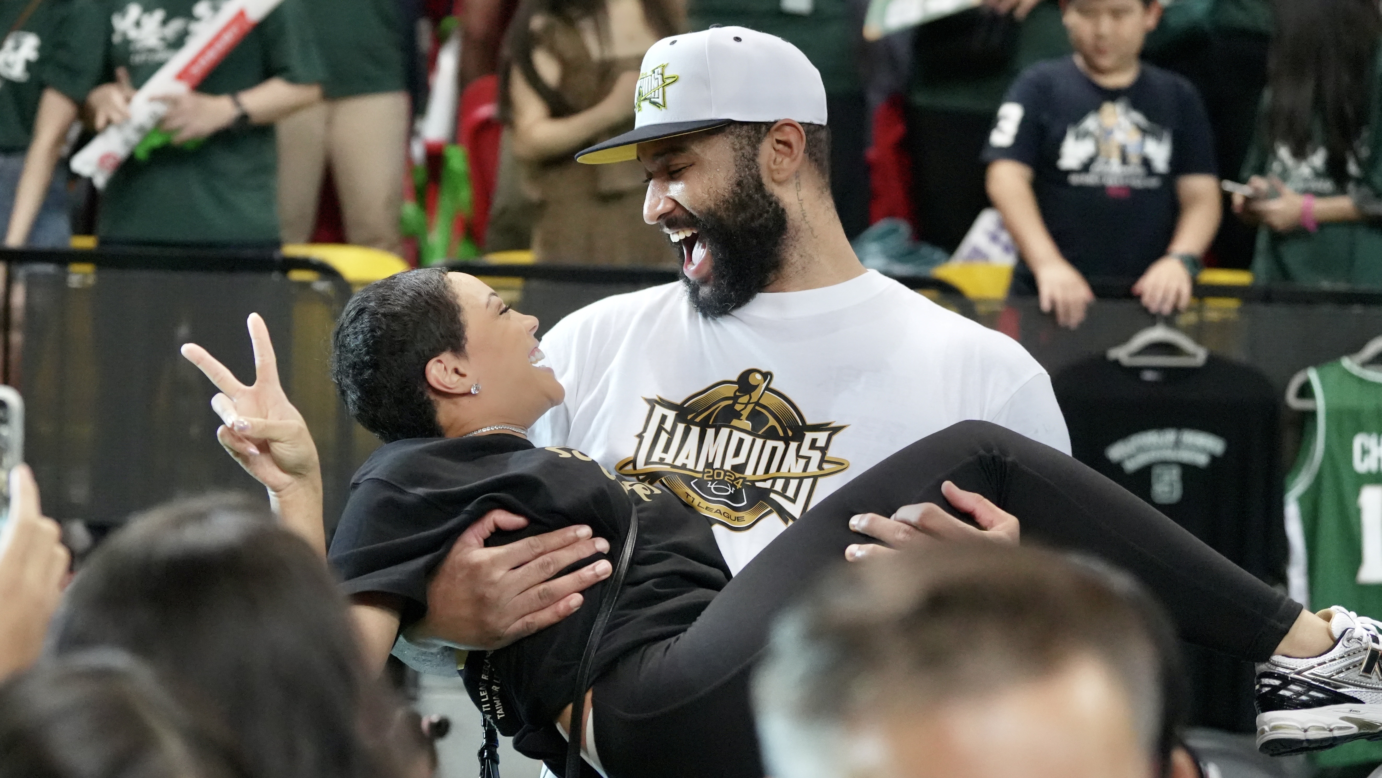 T1冠軍賽》下季是否回歸？　卡森斯只想先慶祝