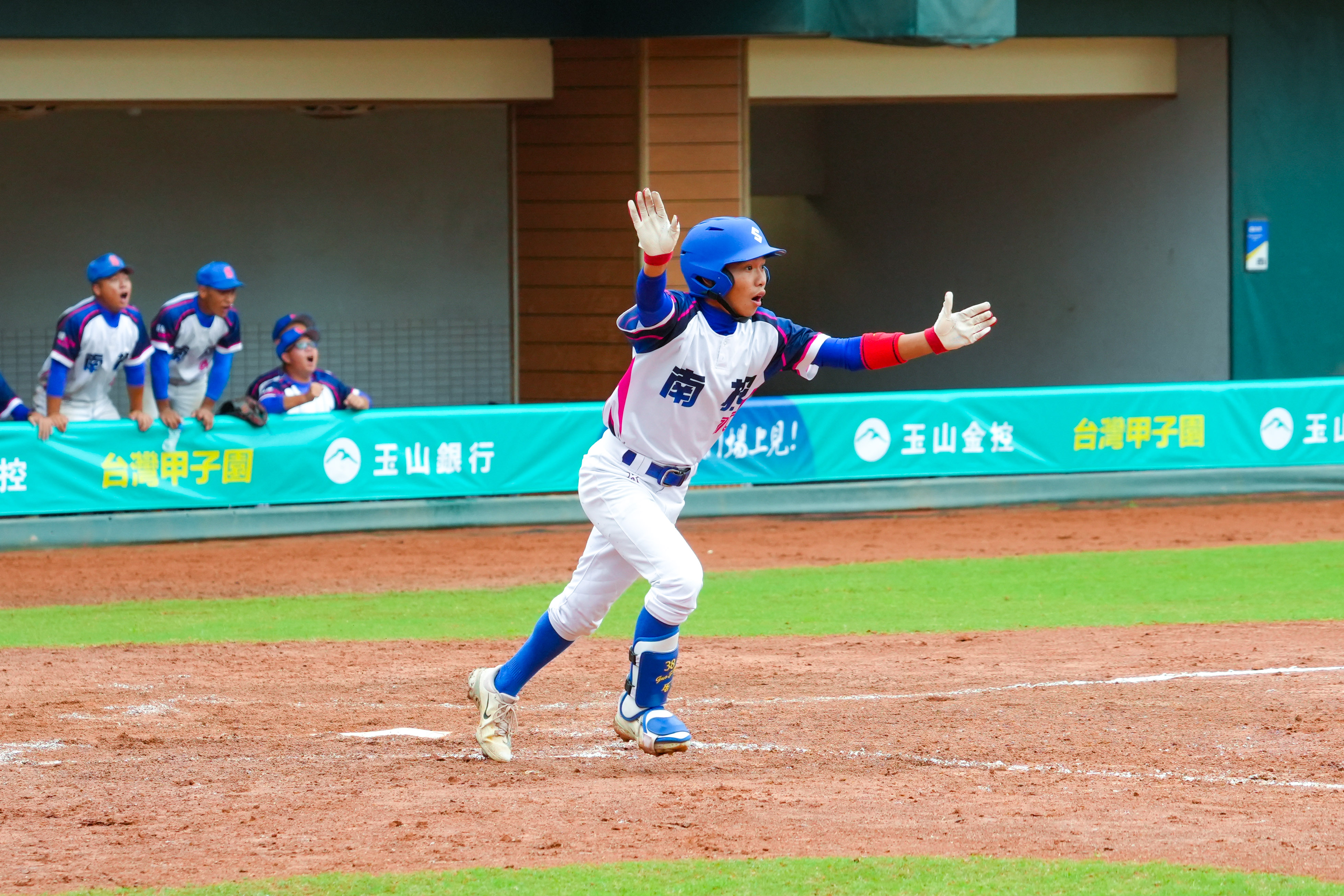 玉山盃》南投縣驚奇大逆轉彰化縣　隊長曾冠倫延長一棒擊沉助隊闖8強