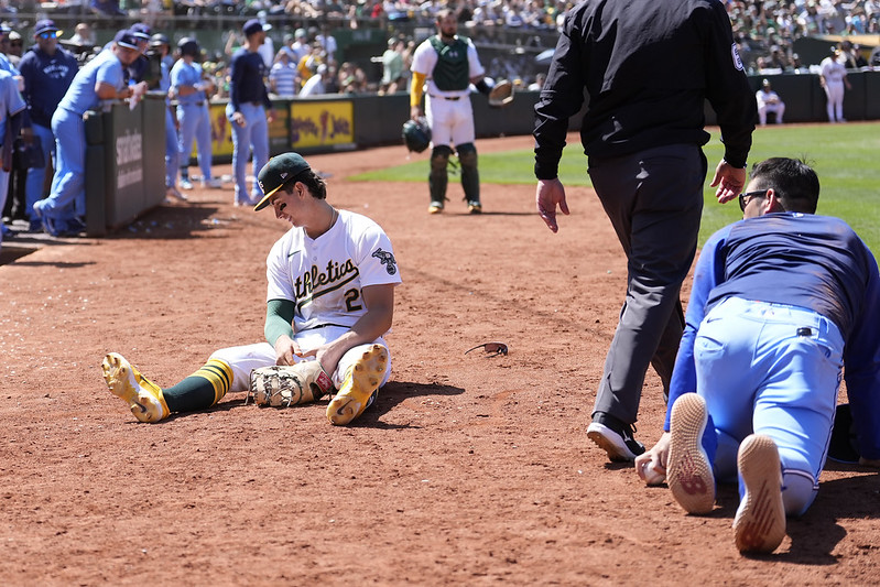 MLB》菊池雄星觀戰撞上防守者　因太晚想起休息區沒欄杆
