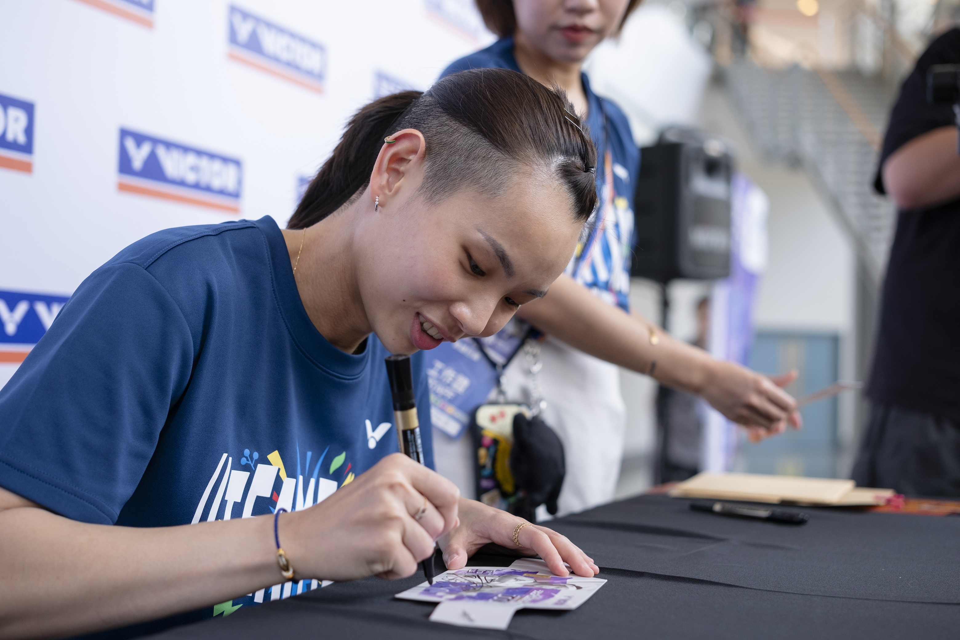 羽球》戴資穎為球迷簽名　「滿滿能量向前邁進」