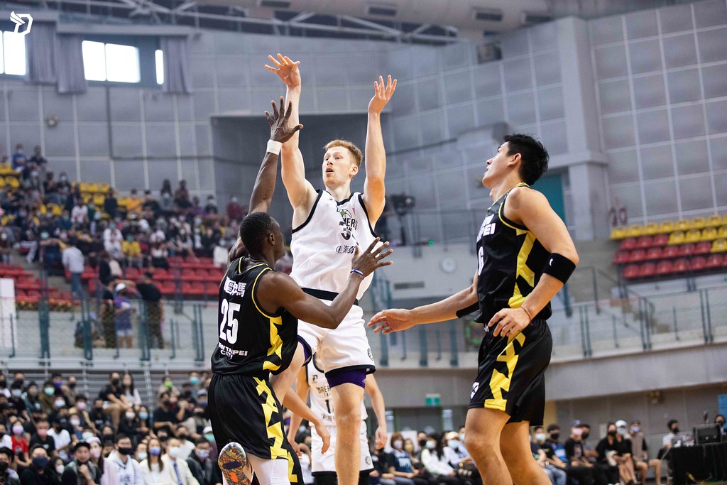 籃球》吉爾貝克中文名被暴雷　高柏鎧「鎧」總的鎧