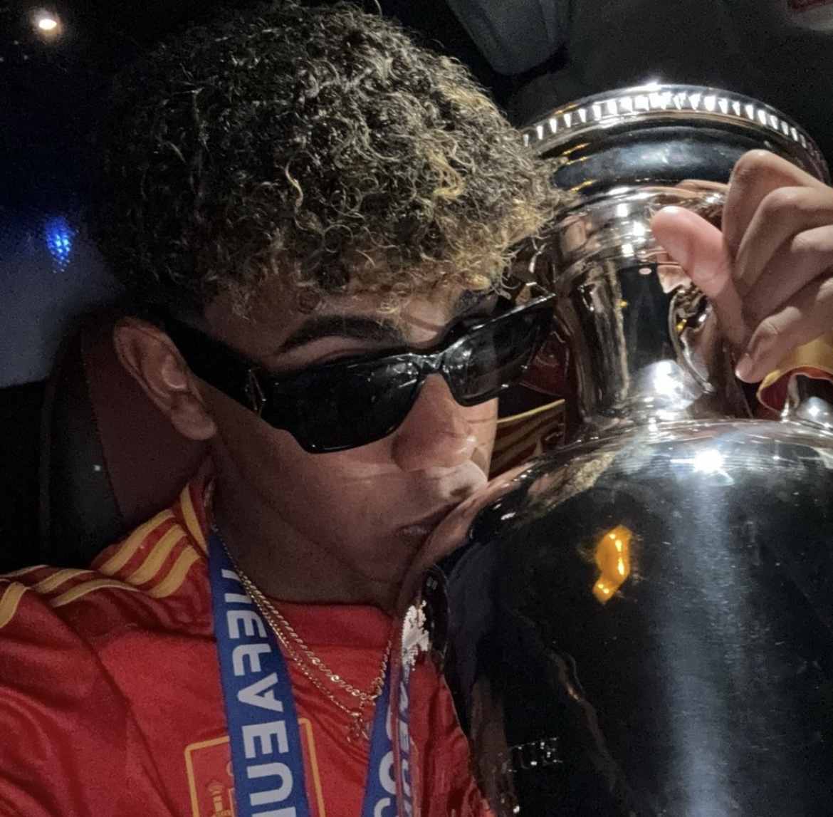 歐洲盃》17歲新秀Yamal捧冠看好拿下金童獎！ 還加碼完成這項「人生大事」　