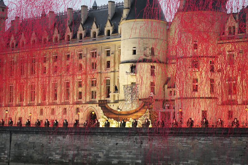 奧運》開幕式聖火傳遞　濃濃跑酷、電玩風