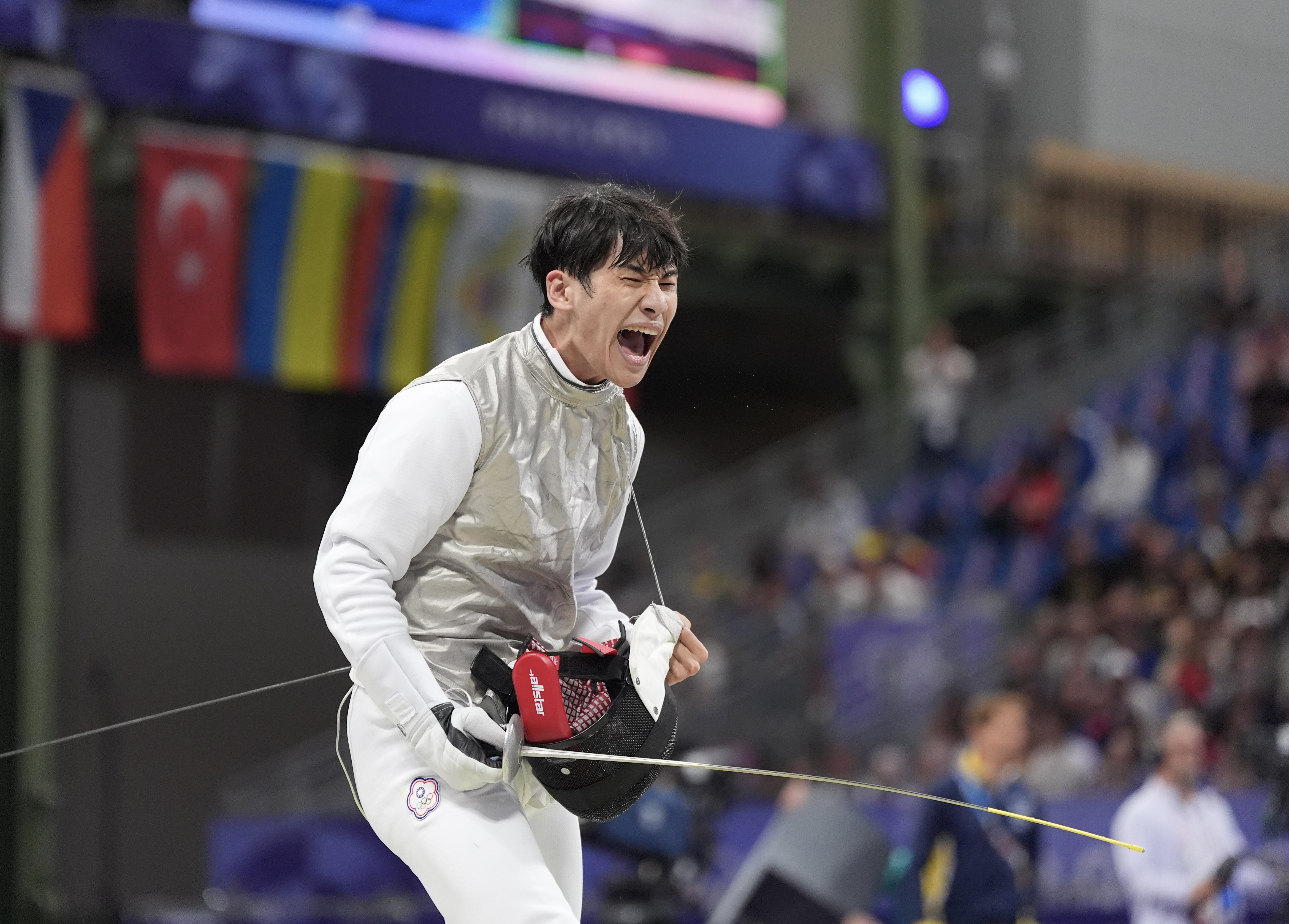 奧運》陳奕通「劍」入佳境！　首戰告捷晉級32強