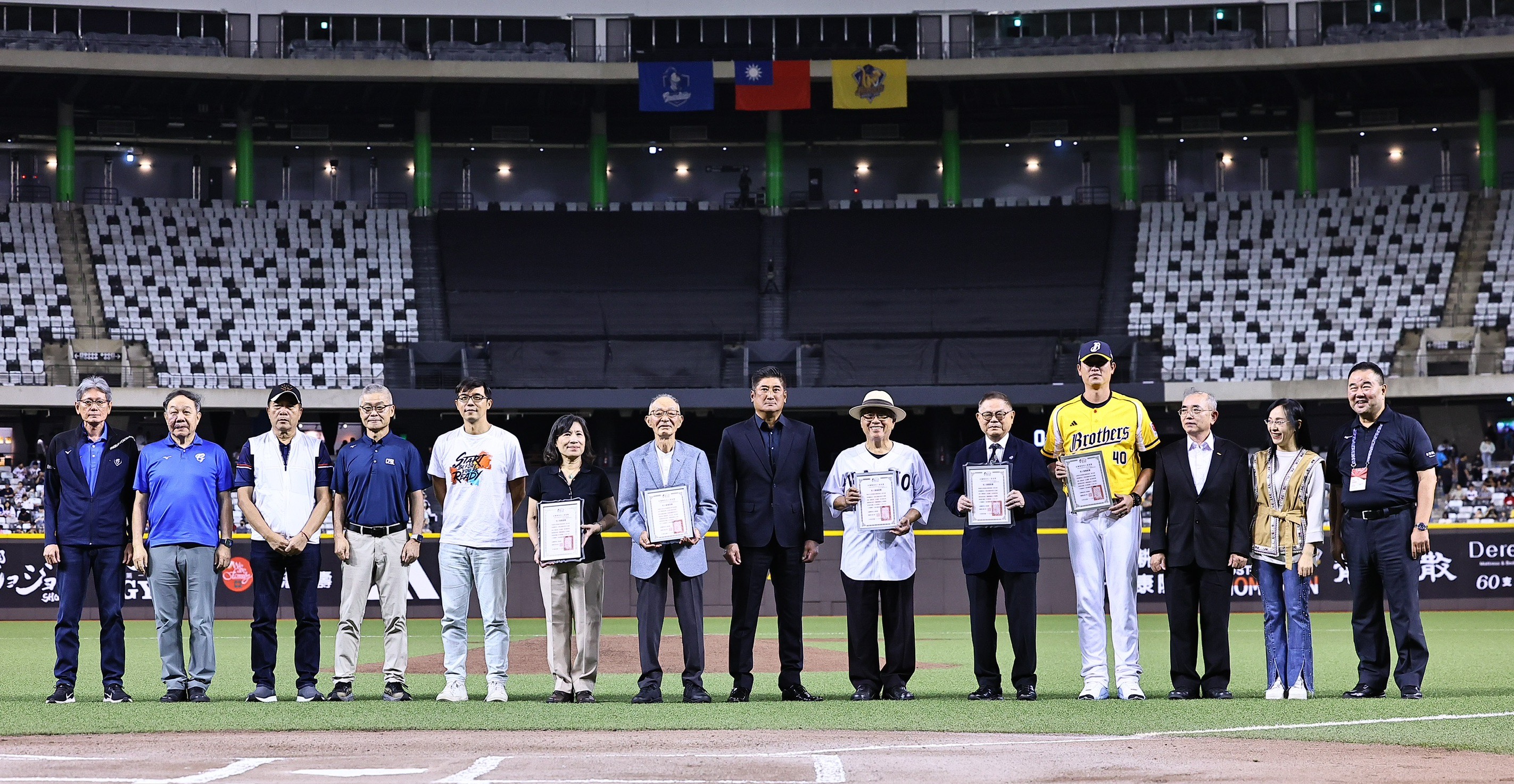 台灣棒球名人堂》首登大巨蛋頒證 王貞治賀祝彭誠浩、王建民等５人入堂 - TSNA體育新聞團隊