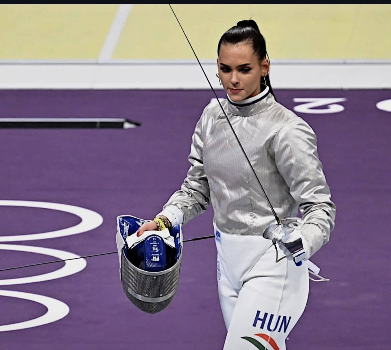 奧運》匈牙利劍士可狠可美！　脫下面罩高顏值被讚「美到像AI」