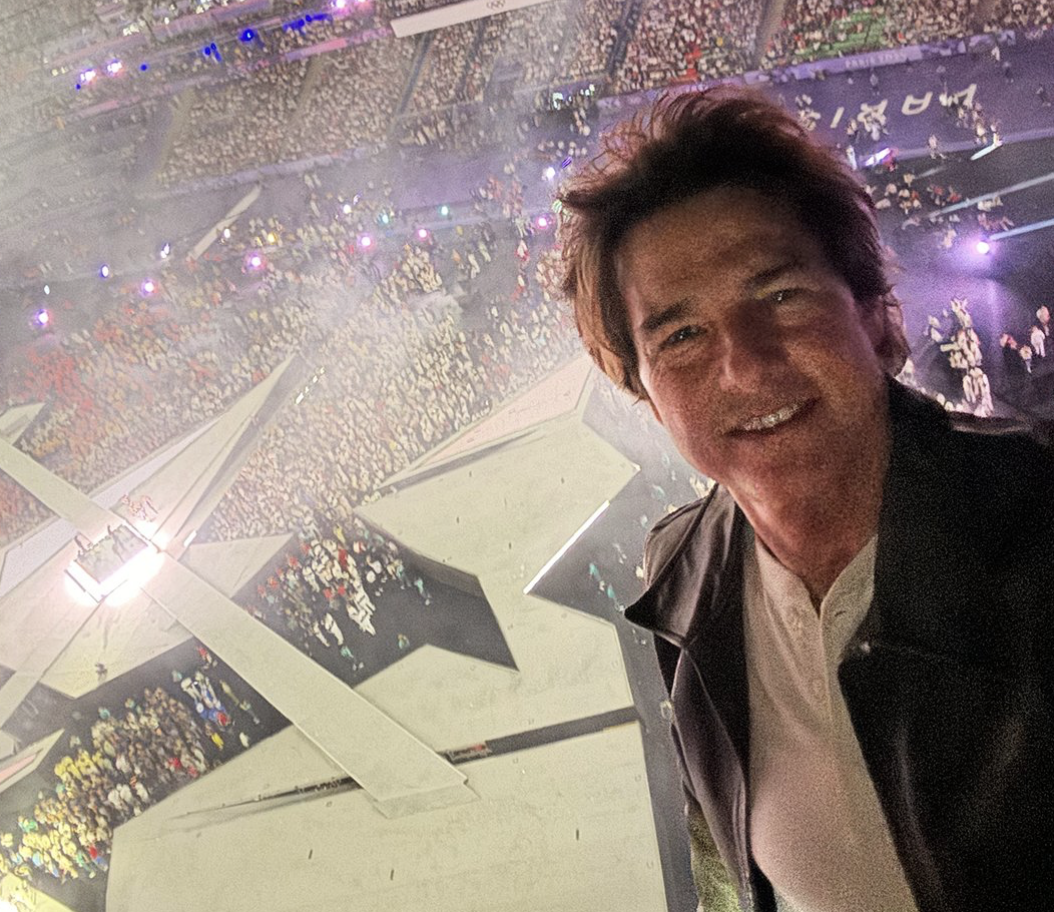 奧運》「阿湯哥」從天而降掀高潮　領會旗騎重機、又跳傘前進洛杉磯