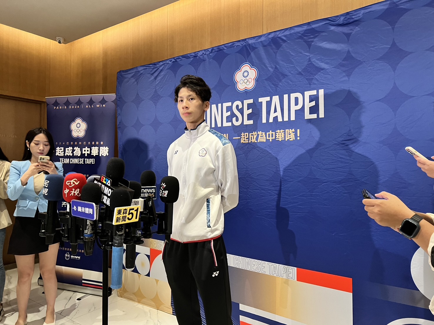 奧運》粉絲熱情遞結婚證書　林郁婷：寵粉無極限