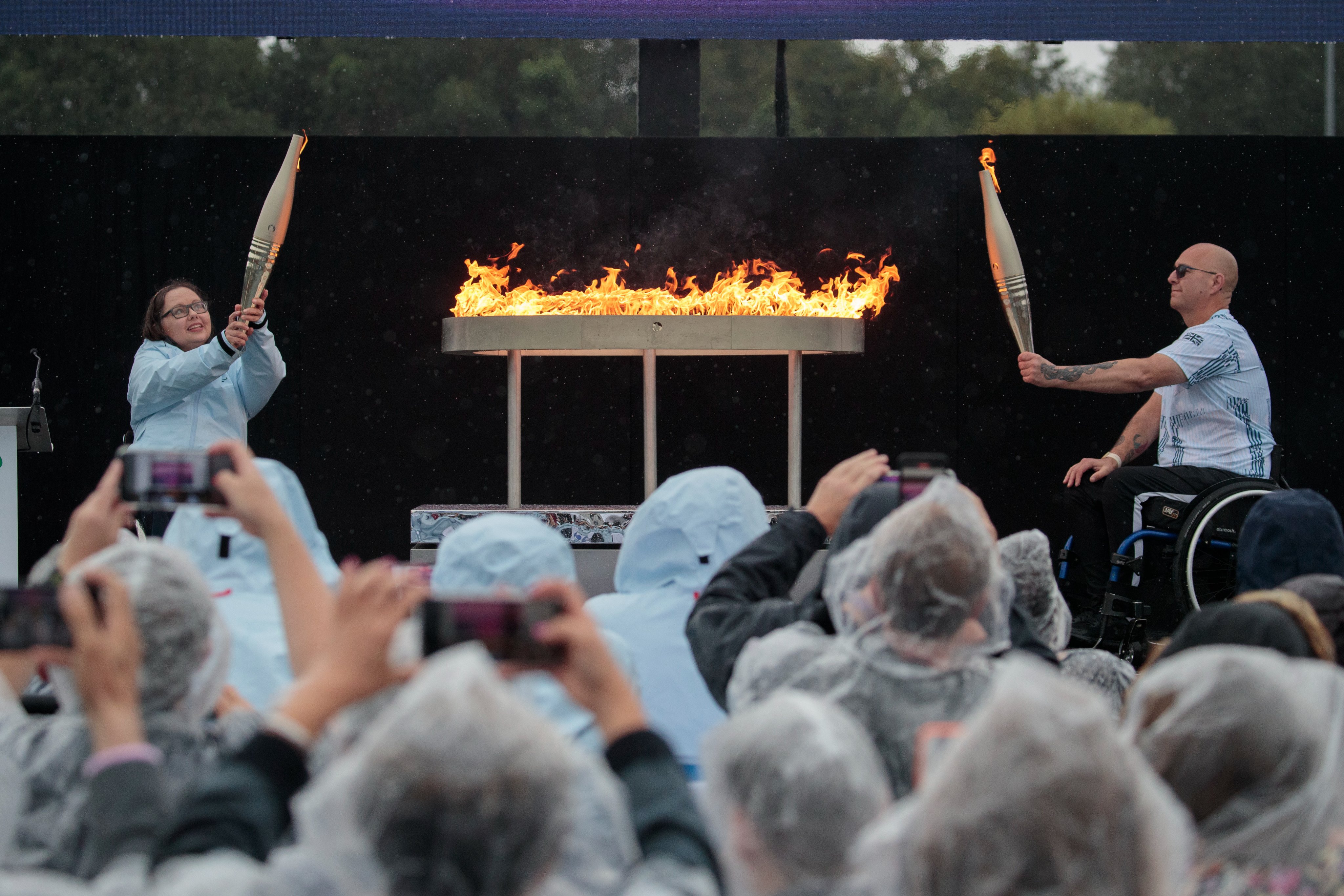 帕運》聖火於英國發源地點燃　將通過英吉利海峽傳至法國