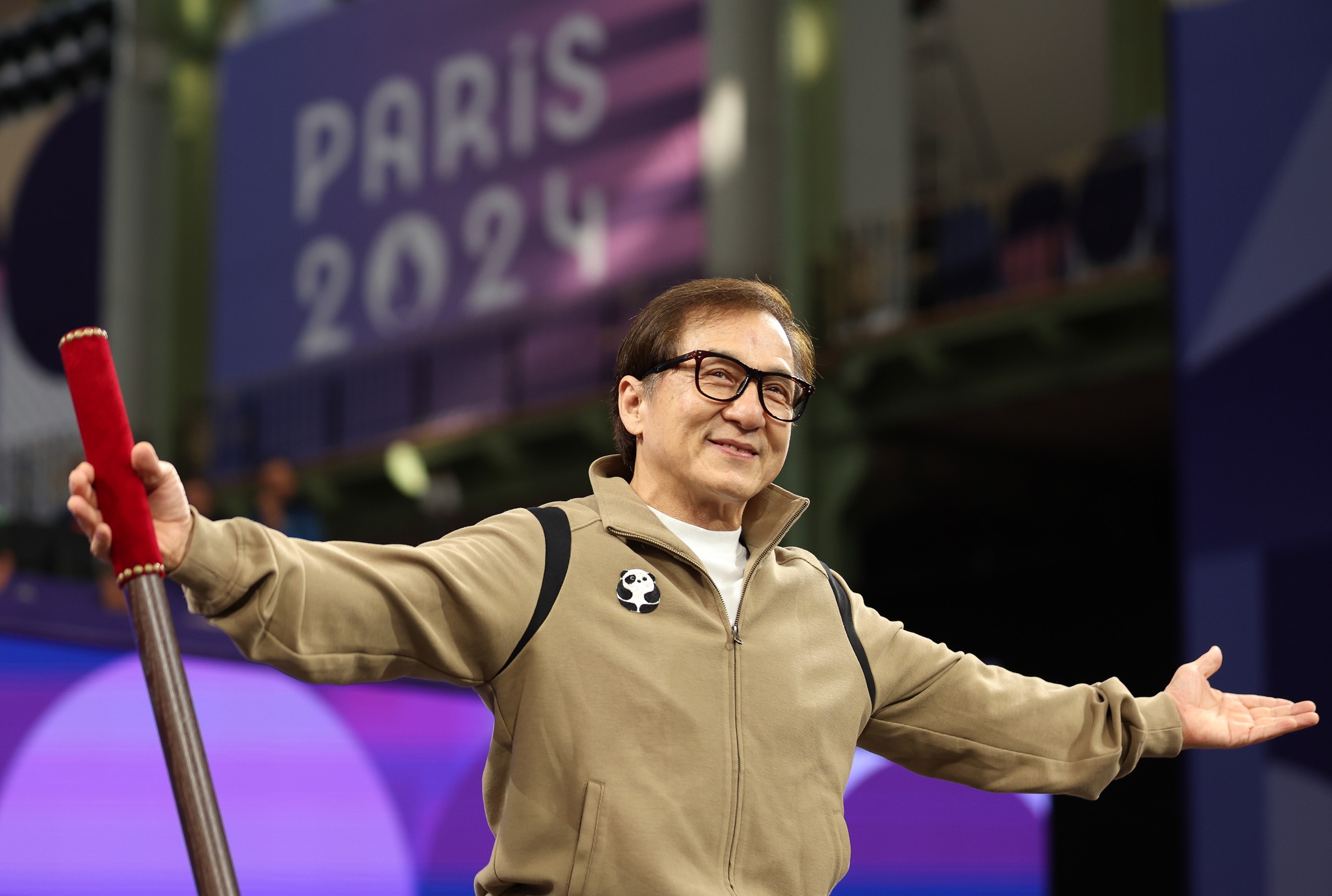 帕運》成龍不僅傳遞聖火　還為跆拳道「敲三下」打響賽事