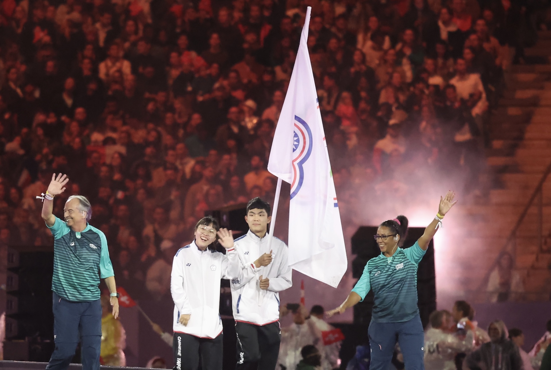 帕運》我代表團共3銀2銅　田曉雯、陳柏諺閉幕掌旗入場