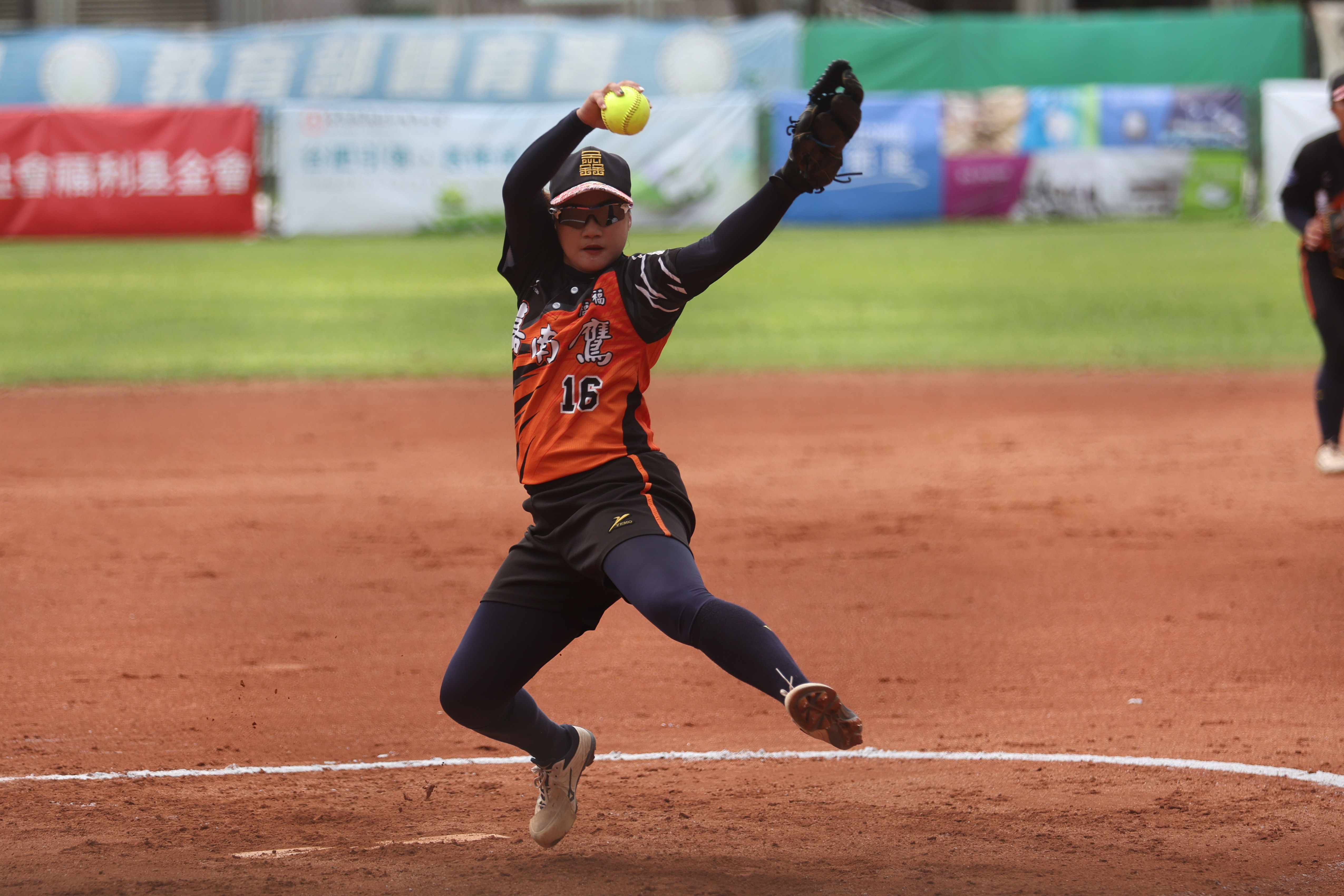 企壘》兆基、凱撒均失利　例行賽冠軍爭奪持續膠著