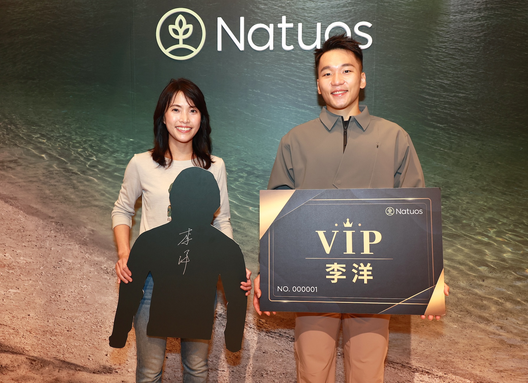 羽球》李洋擔任一日店長　談起老師身份「要求嚴格」