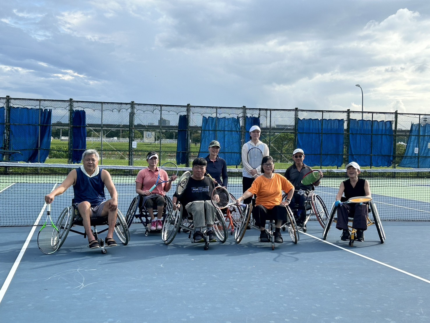 網球》李亞軒親身指導　輪椅網球體驗學員收穫多