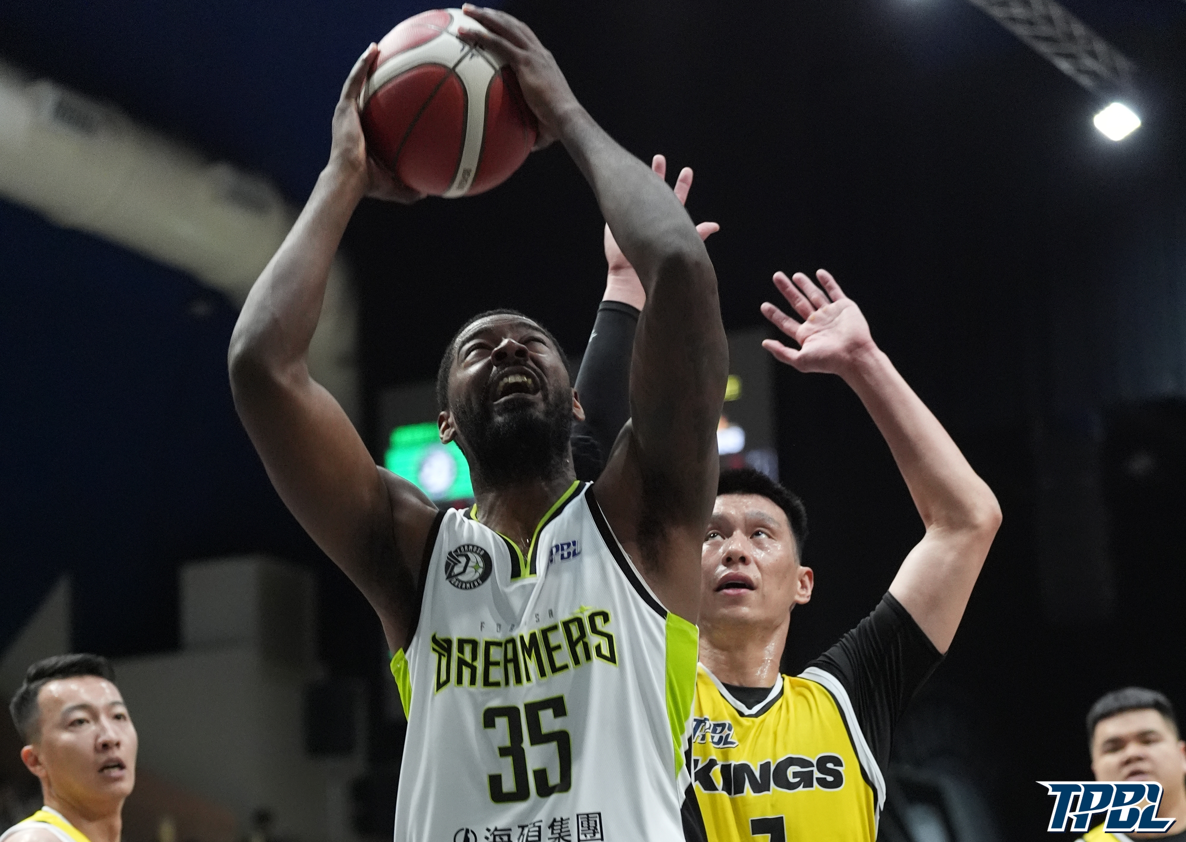 TPBL》霍爾曼首秀34分13籃板　陳振傑守到林書豪煩