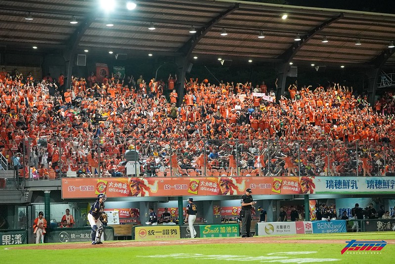 中職》台灣職棒史上首次　今年平均進場確定破萬人