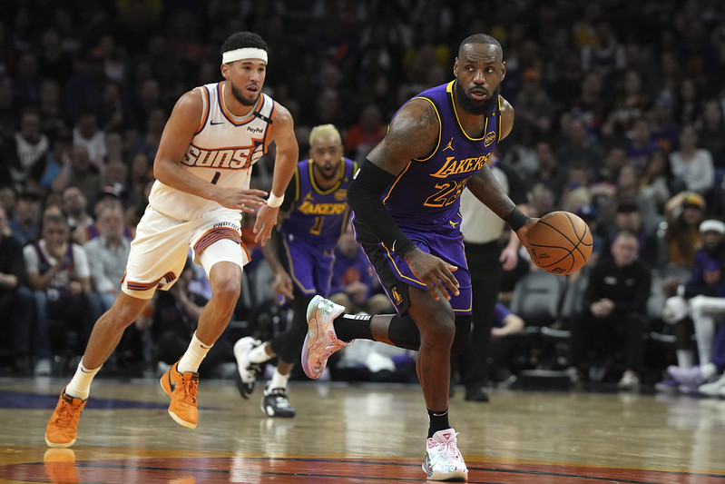 NBA》KD、Booker得分30+　太陽主場復仇終結湖人開季3連勝