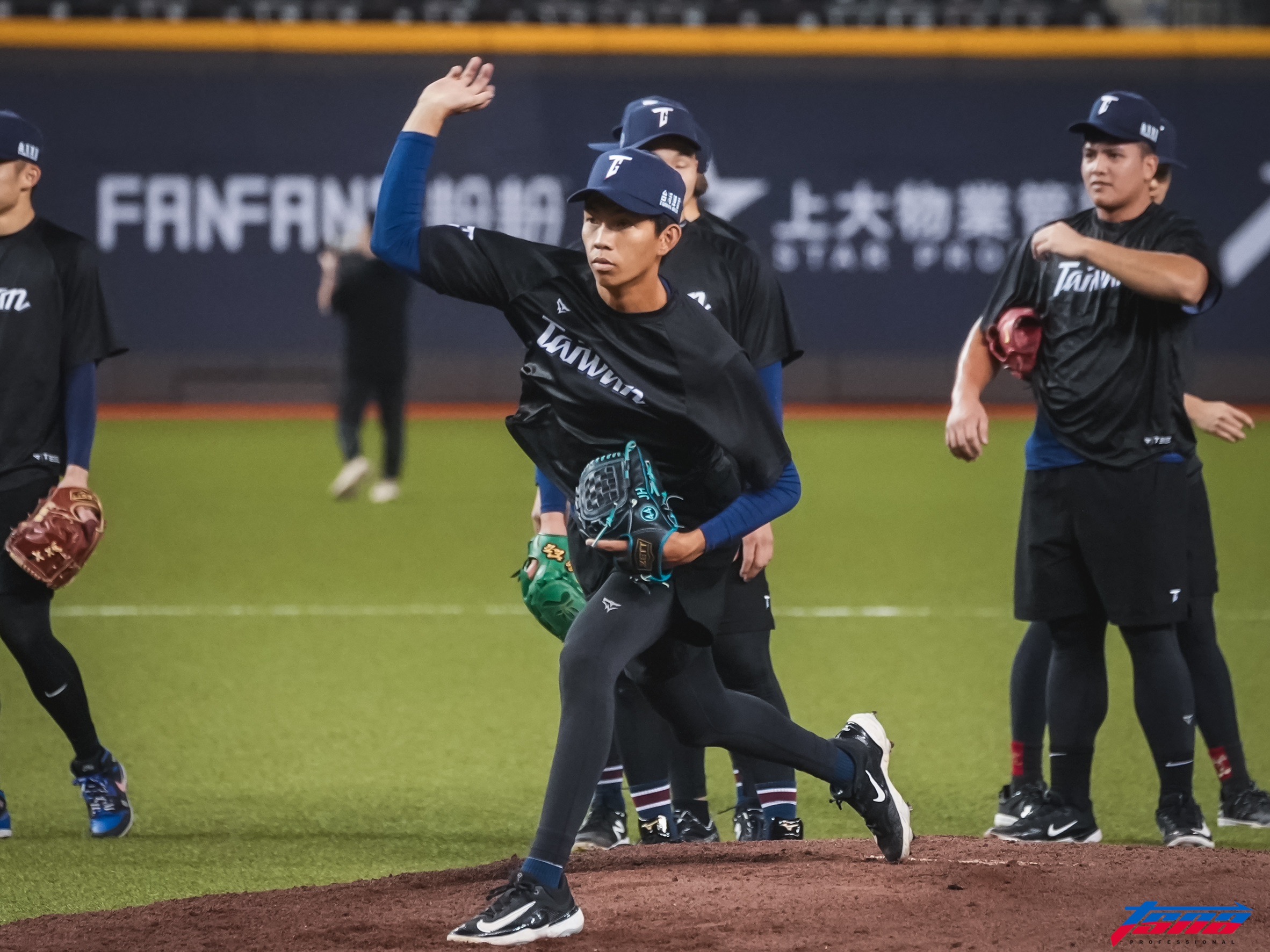 12強賽》曾家輝大巨蛋初登板0.1局只投2球就下莊　直呼「真的太快了」