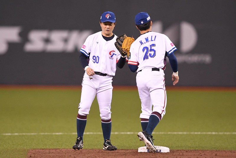 12強賽》內野核心江坤宇暗助潘傑楷　他會看投捕暗號站位