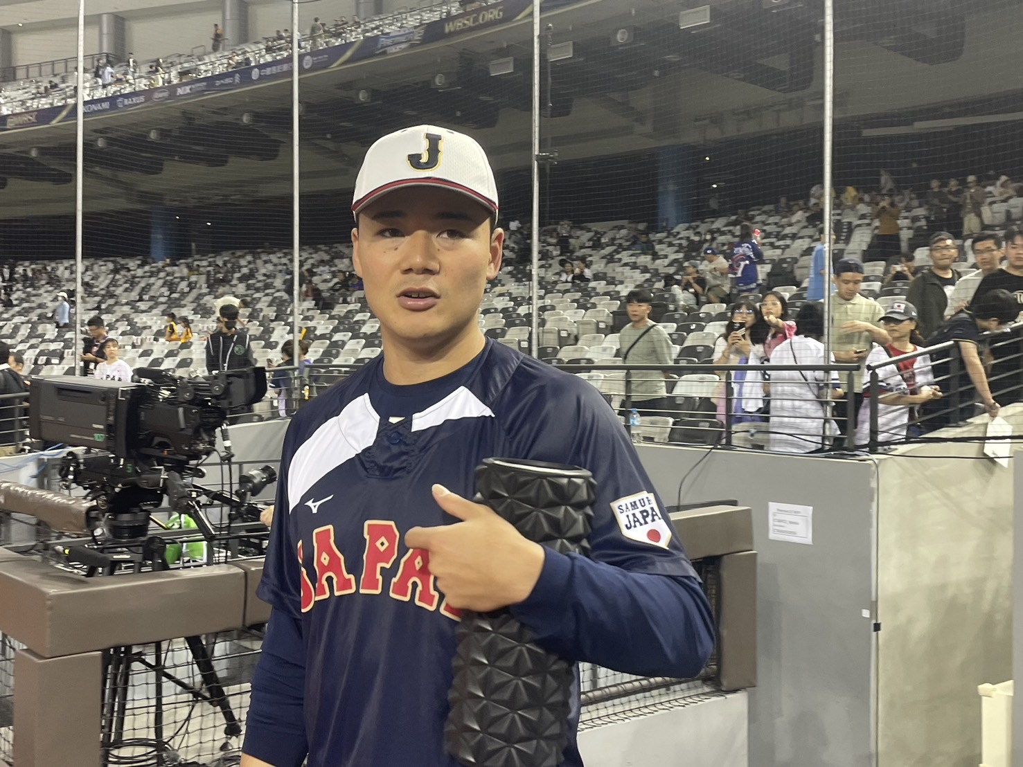 12強賽》他有來嗎？　清宮幸太郎賽前特地跟「師傅」高國輝致意